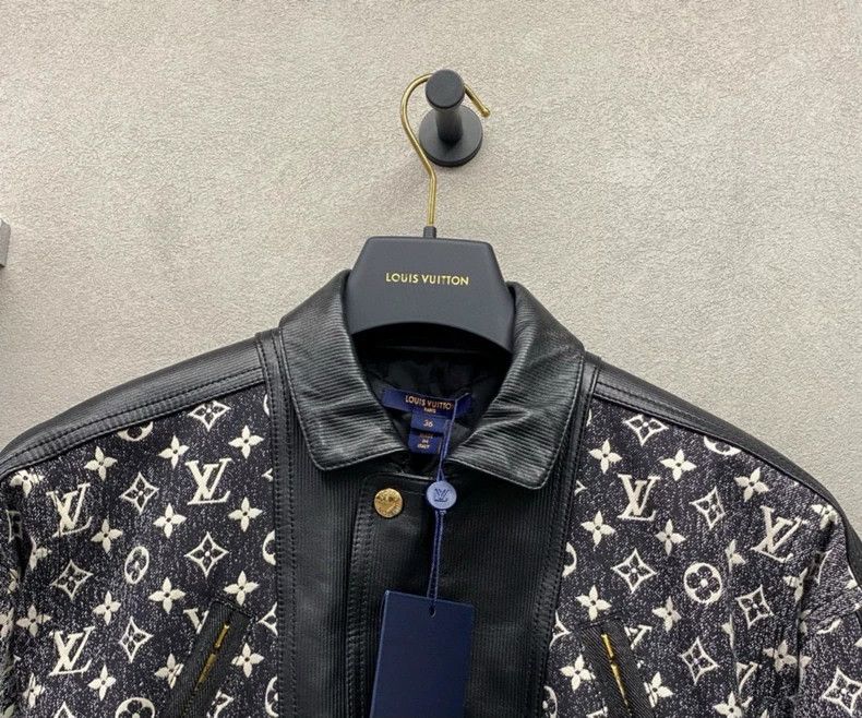 Louis Vuitton Louis Vuitton Logo Print Bomber Jacket Size US XS / EU 42 / 0 - 5 Thumbnail