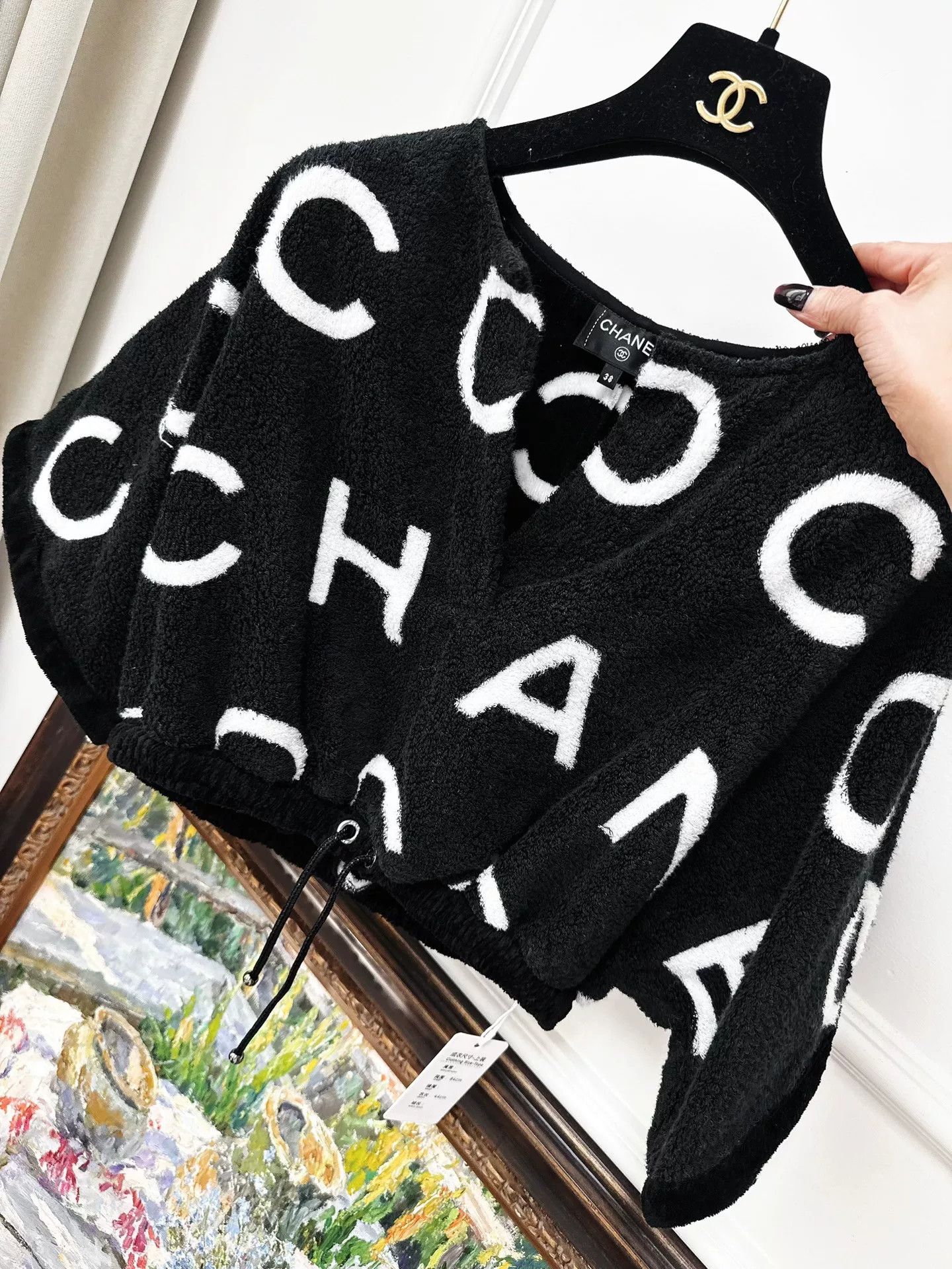 Chanel black and white logo cropped sweatshirt Size US M / EU 48-50 / 2 - 2 Thumbnail