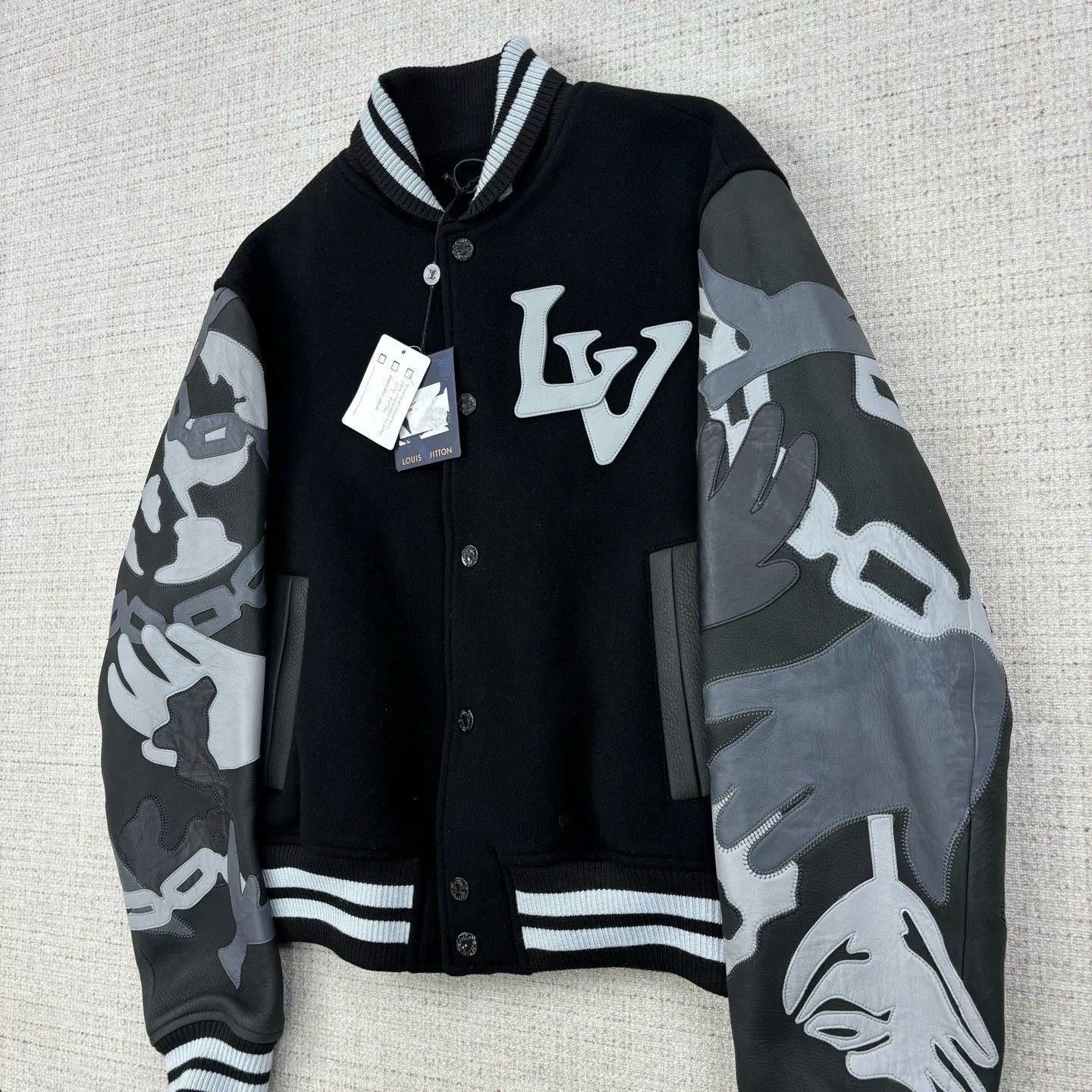 Louis Vuitton Louis Vuitton Camo Chain Baseball Jacket Size US L / EU 52-54 / 3 - 3 Thumbnail