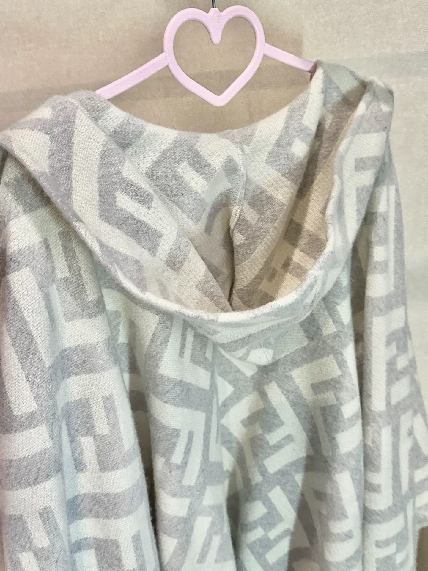 Fendi fendi cashmere cape in light gray Size US M / EU 48-50 / 2 - 2 Thumbnail