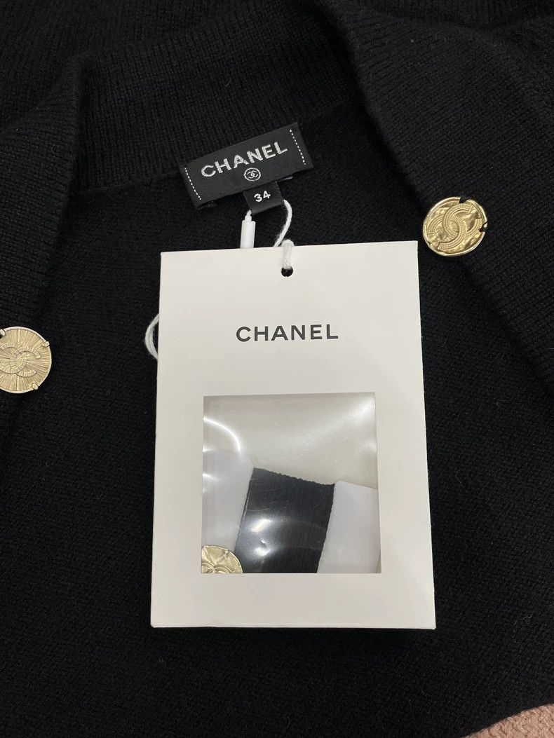 Chanel Chanel 22P Black Gold CC Cashmere Cardigan Size US XS / EU 42 / 0 - 5 Thumbnail
