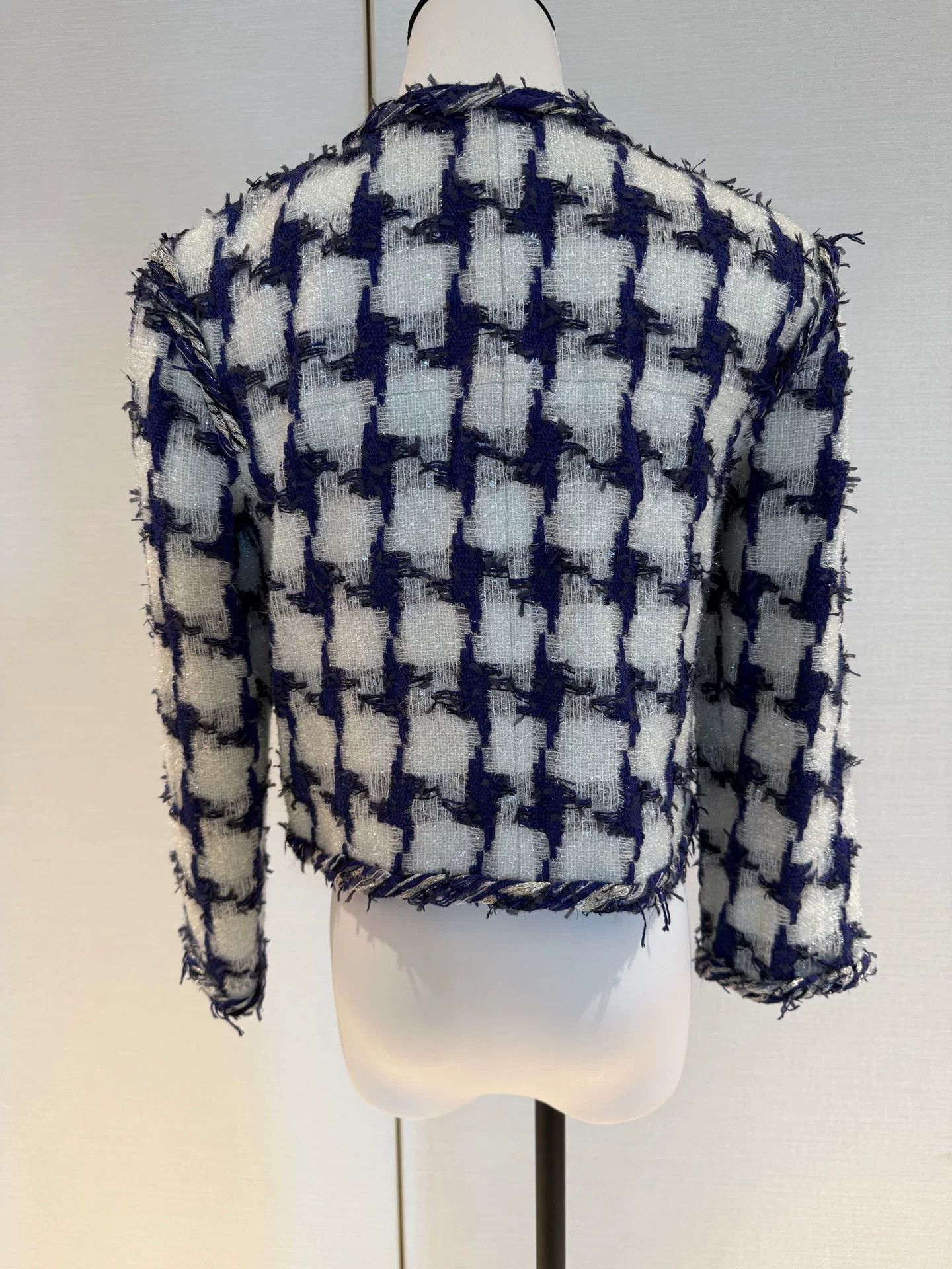 Chanel Chanel Blue White Tweed Jacket Size US S / EU 44-46 / 1 - 2 Thumbnail