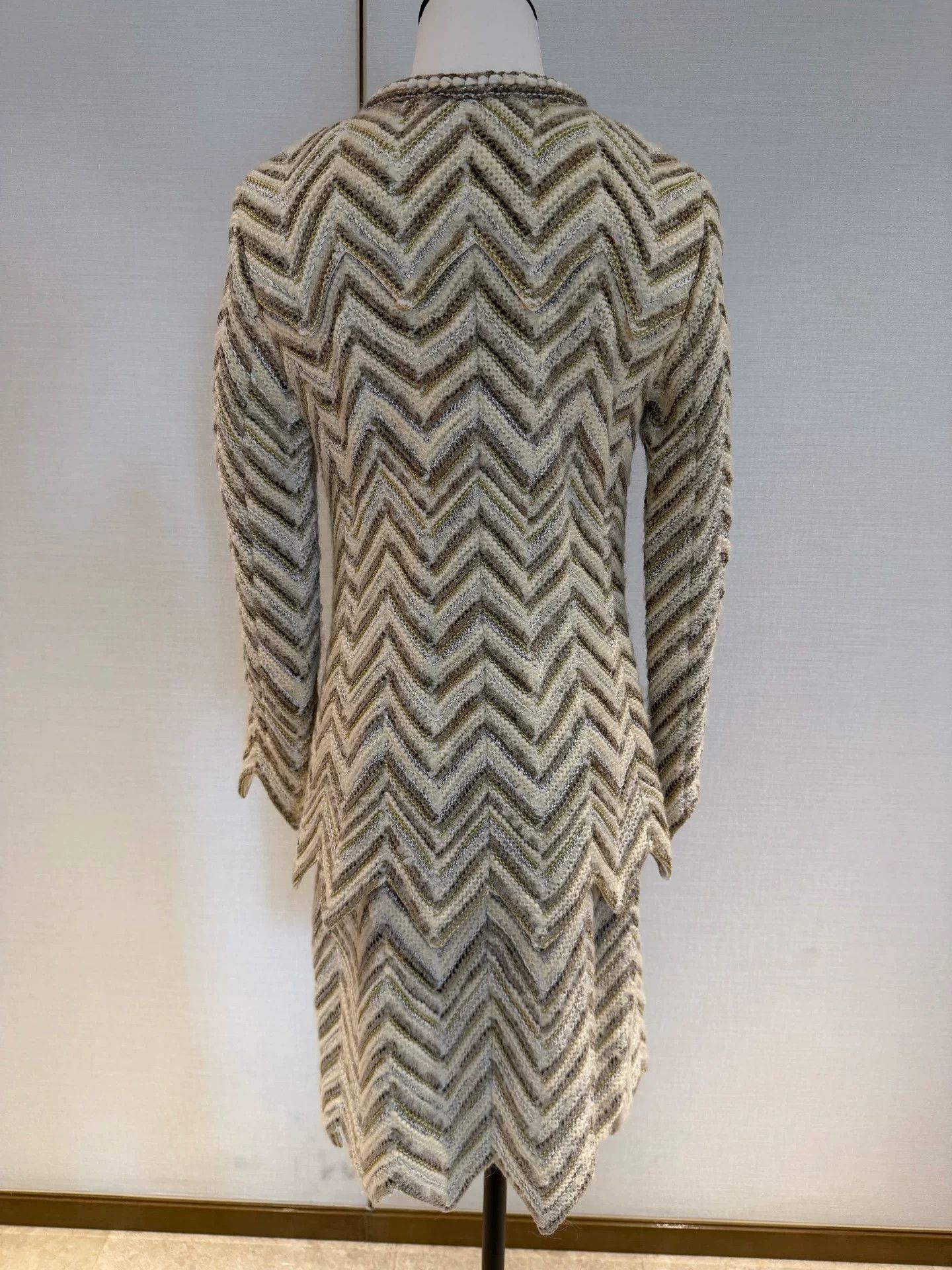Chanel CHANEL 18 Pre-Fall Runway Jacket Size US XS / EU 42 / 0 - 2 Thumbnail