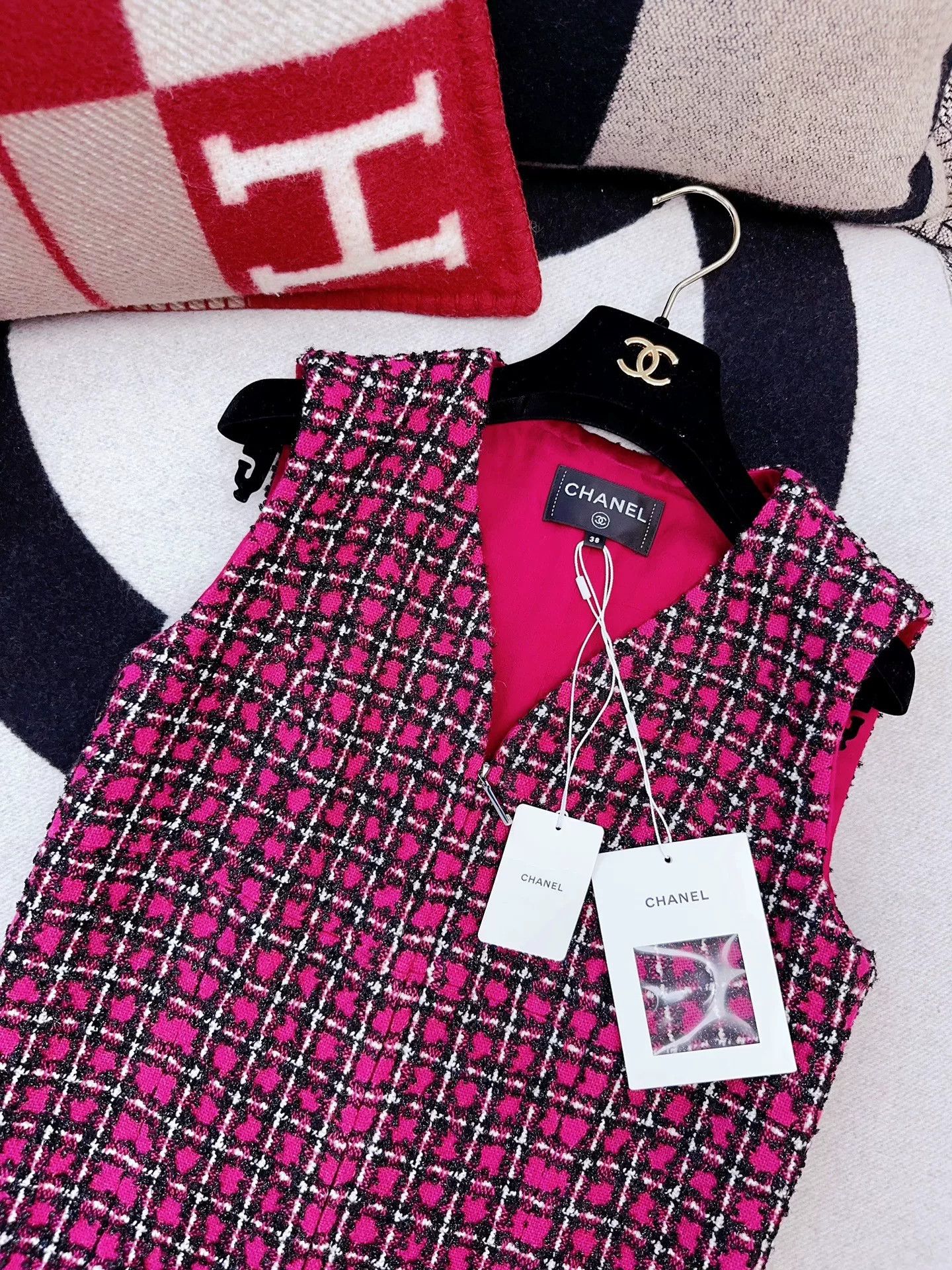 Chanel Chanel 23K Red Black Sleeveless Dress Size US 38 / EU 54 - 2 Thumbnail