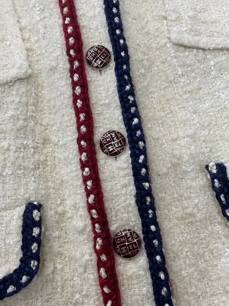 Chanel Chanel White Trimmed Jacket Size 38 Size US M / EU 48-50 / 2 - 2 Thumbnail