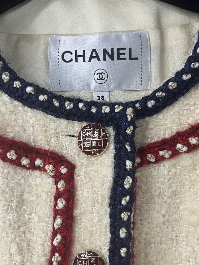 Chanel Chanel White Trimmed Jacket Size 38 Size US M / EU 48-50 / 2 - 4 Thumbnail