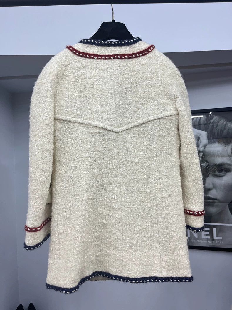 Chanel Chanel White Trimmed Jacket Size 38 Size US M / EU 48-50 / 2 - 3 Thumbnail