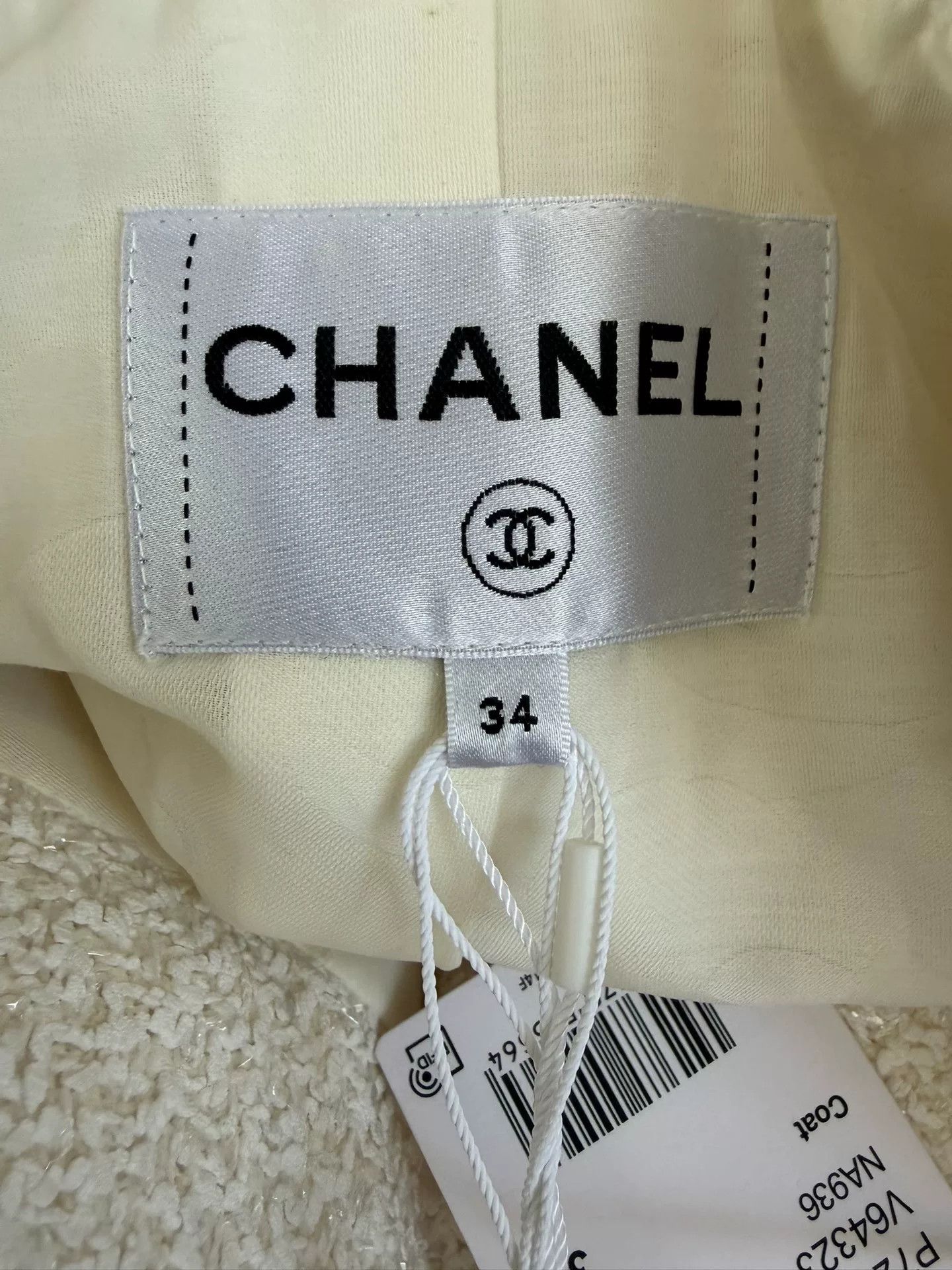 Chanel Chanel White Tweed Mid-Length Coat Size US XS / EU 42 / 0 - 4 Thumbnail