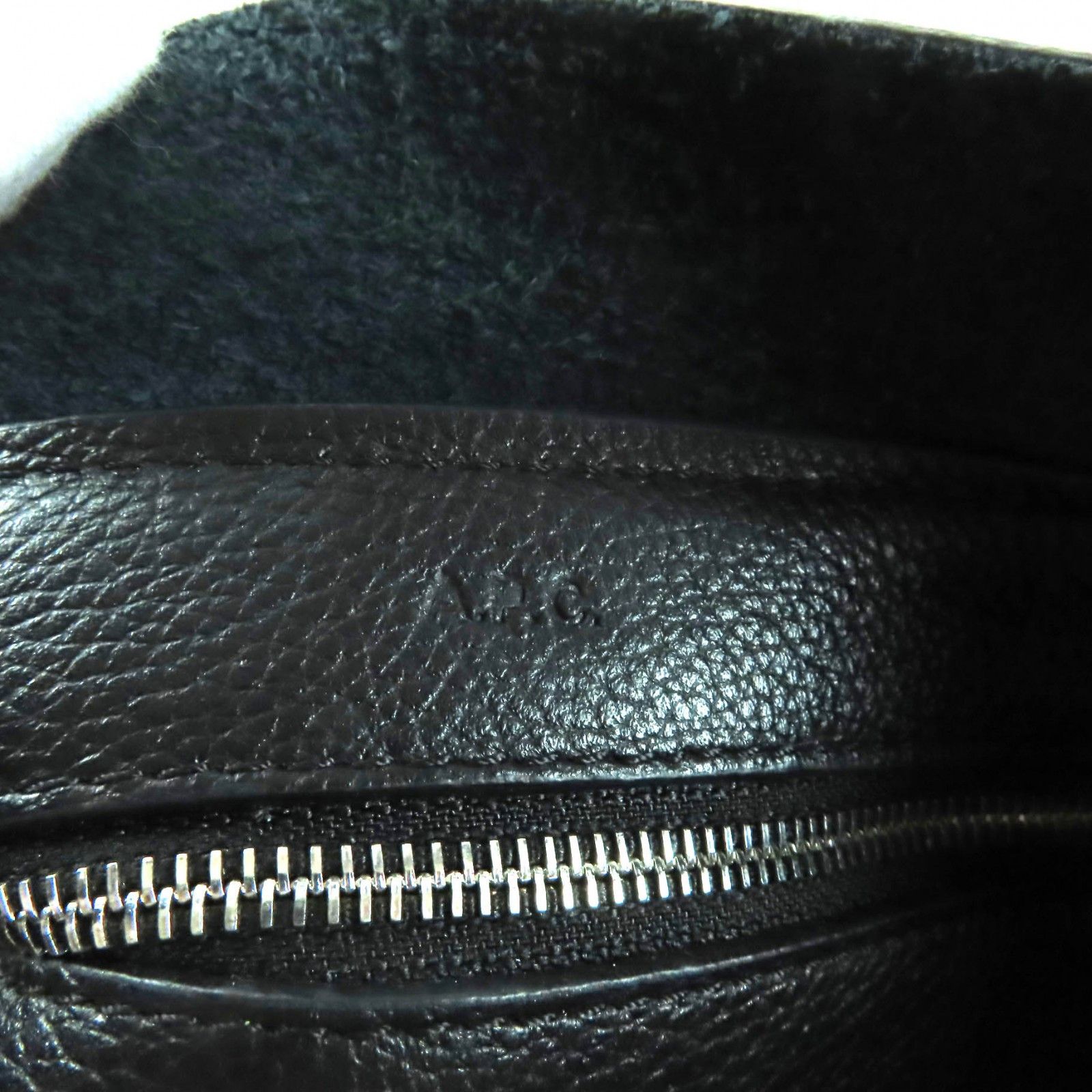 Other A.P.C A.P.C. Black Leather Shoulder Bag Leather Shoulder Bag DUTY FREE for USA Size ONE SIZE - 9 Thumbnail