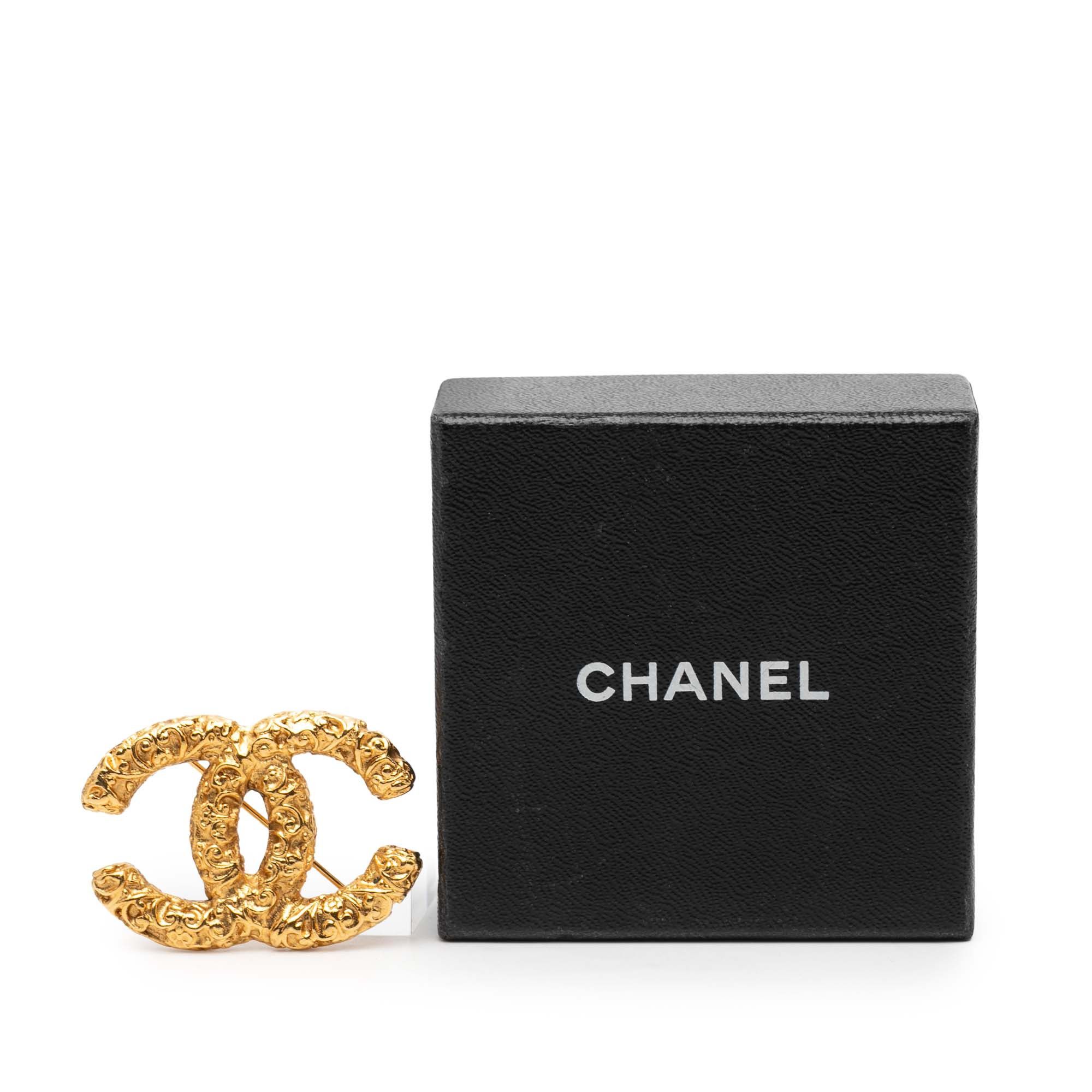 Chanel Chanel CC Gold Plated Baroque Embossed Logo Brooch Size ONE SIZE - 4 Thumbnail