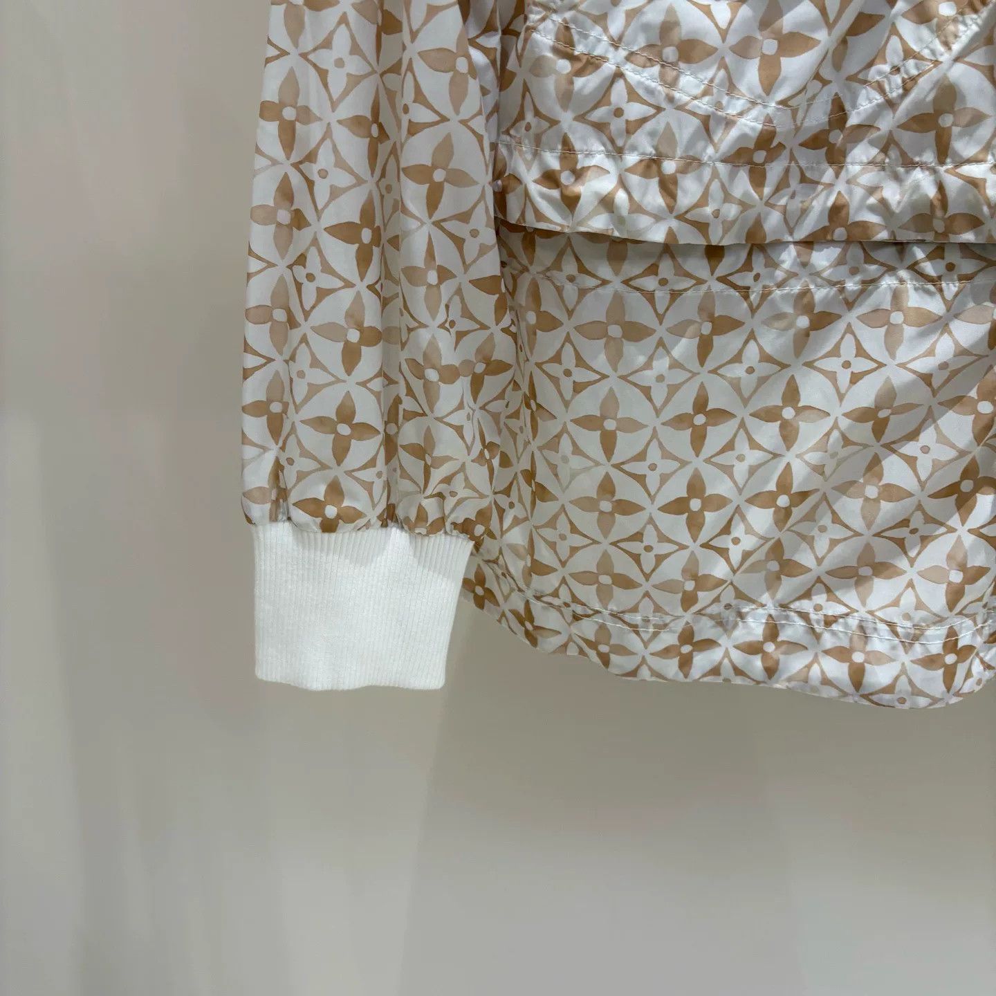 Louis Vuitton Louis Vuitton Monogram Summer Parka Size US S / EU 44-46 / 1 - 5 Thumbnail