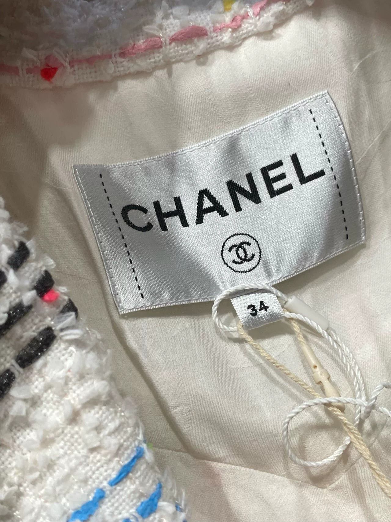 Chanel Chanel Colorful Silhouette Shell Button Lapel Coat Size US S / EU 44-46 / 1 - 7 Thumbnail