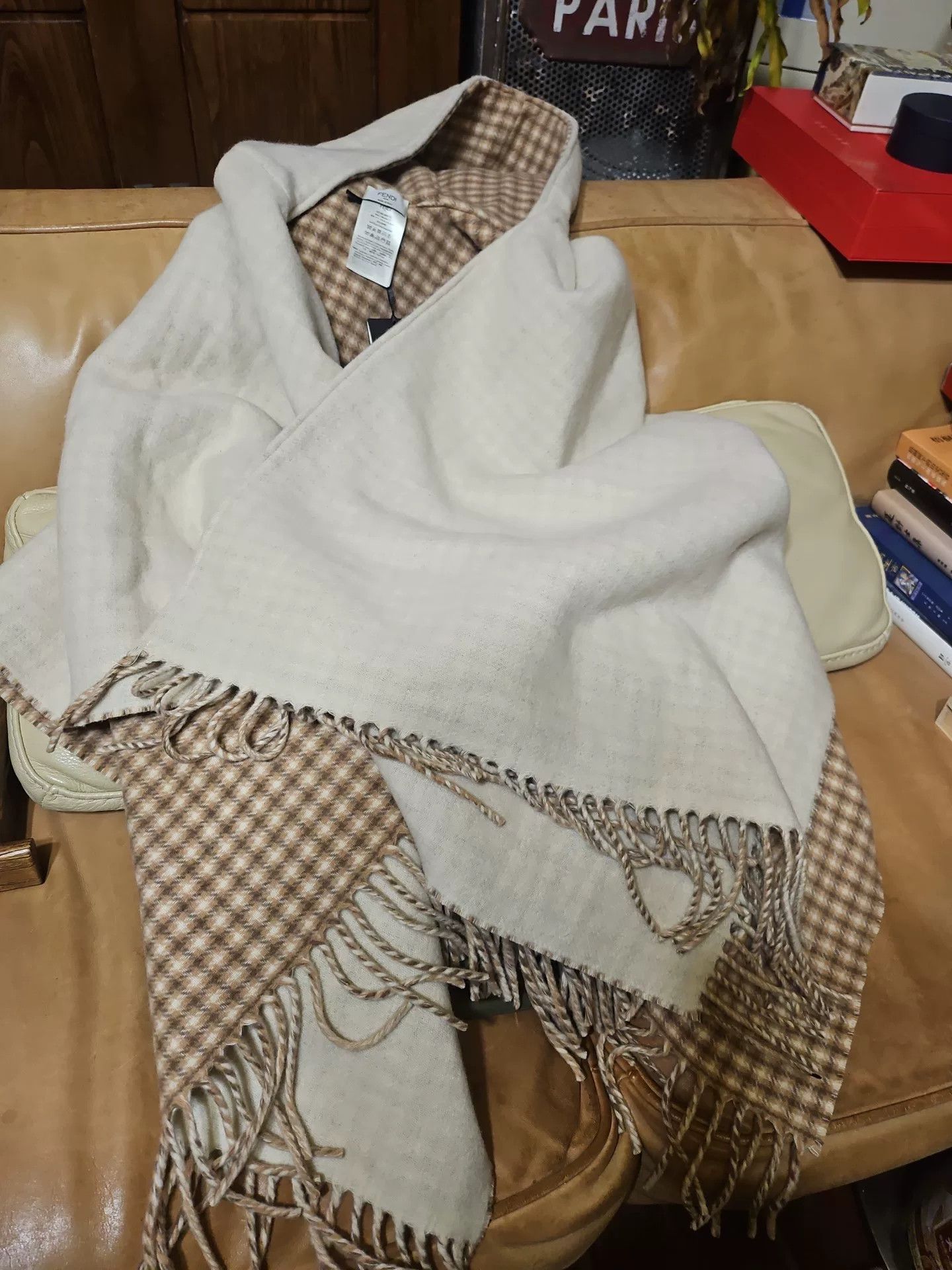 Fendi fendi pure cashmere hooded shawl Size M / US 6-8 / IT 42-44 - 2 Thumbnail