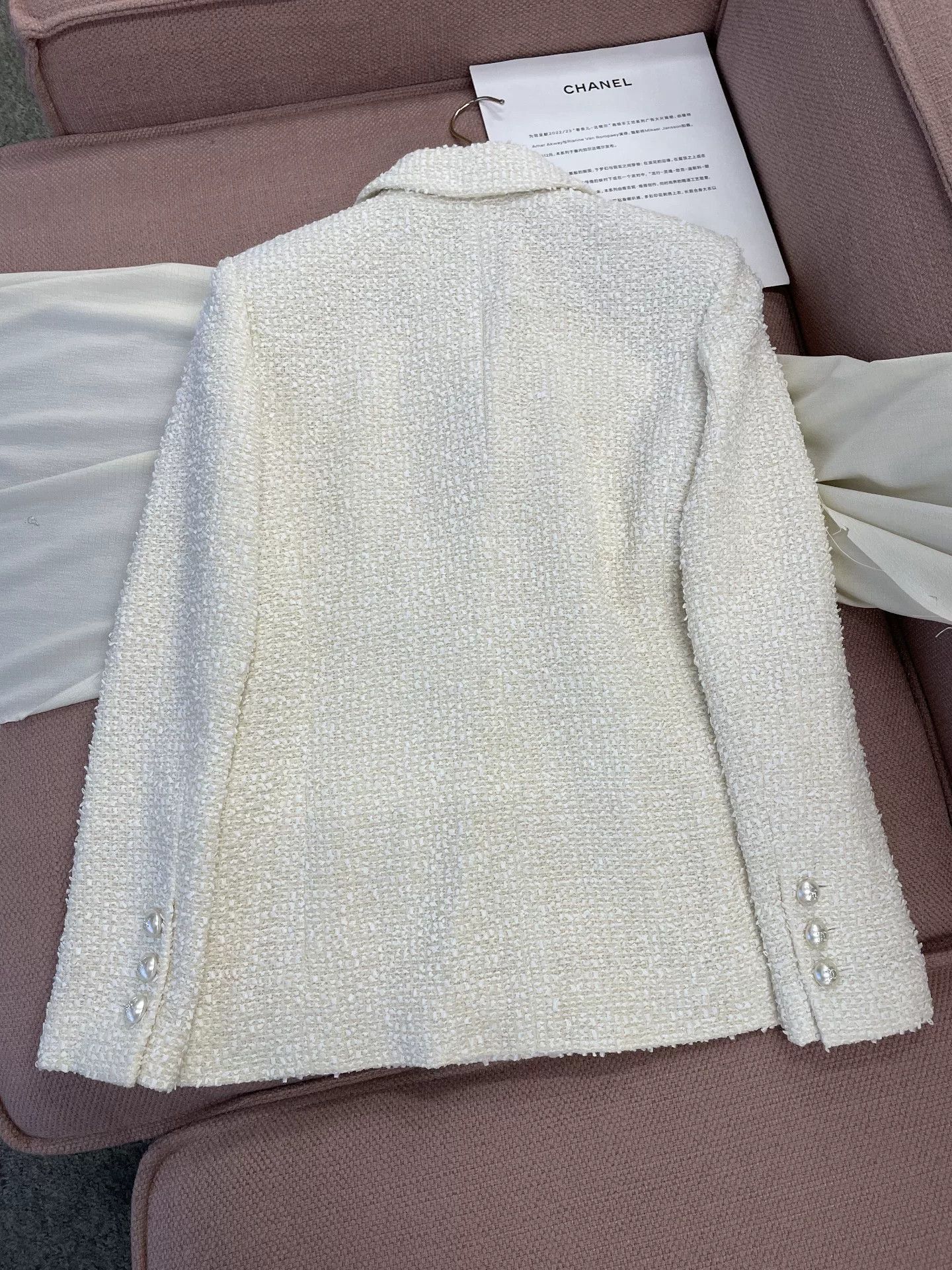 Chanel Chanel Cruise Collection Pearl Button Blazer Size US S / EU 44-46 / 1 - 3 Thumbnail