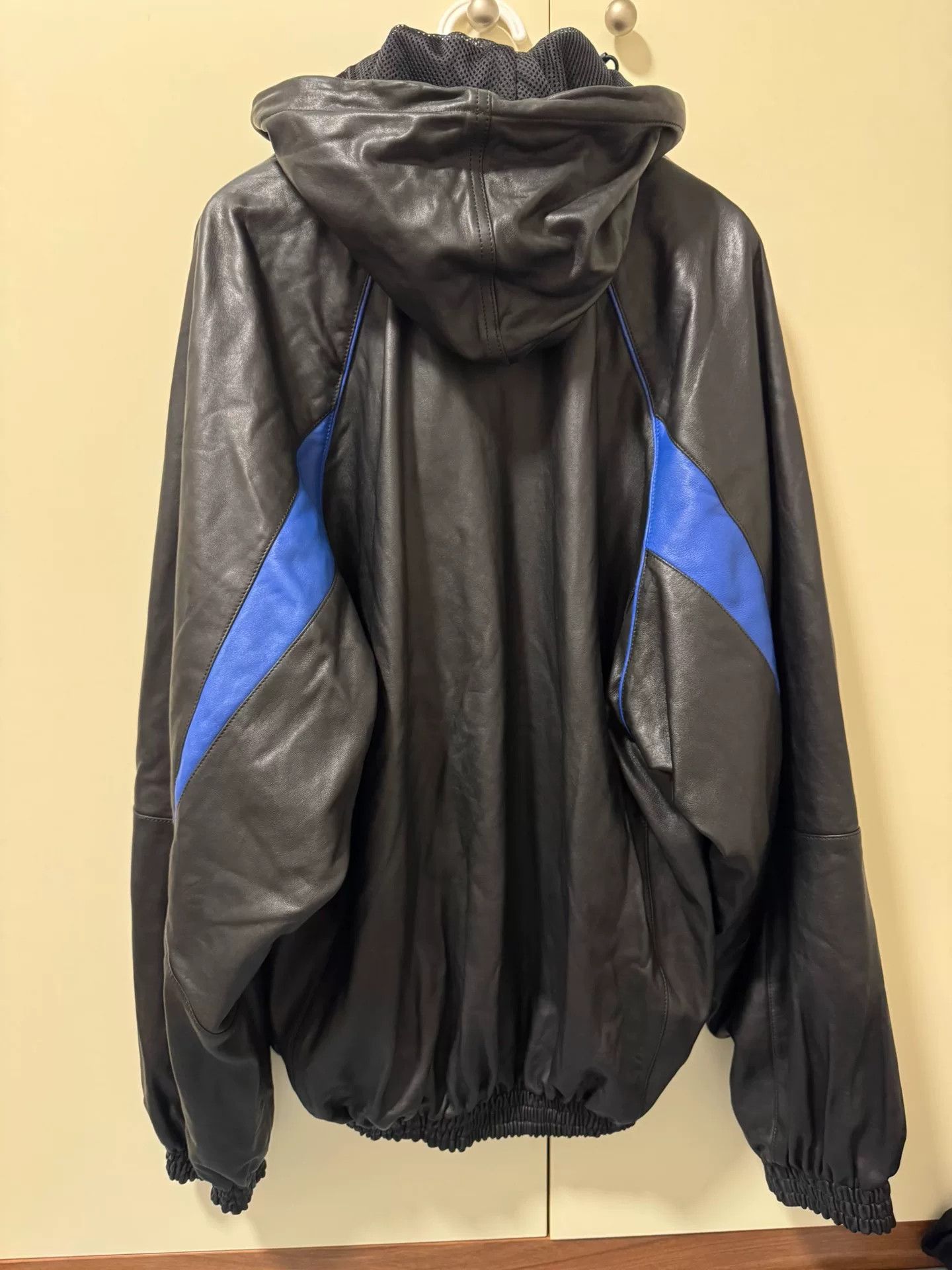 Balenciaga Balenciaga SS23 Logo Print Leather Hoodie Size US M / EU 48-50 / 2 - 2 Thumbnail