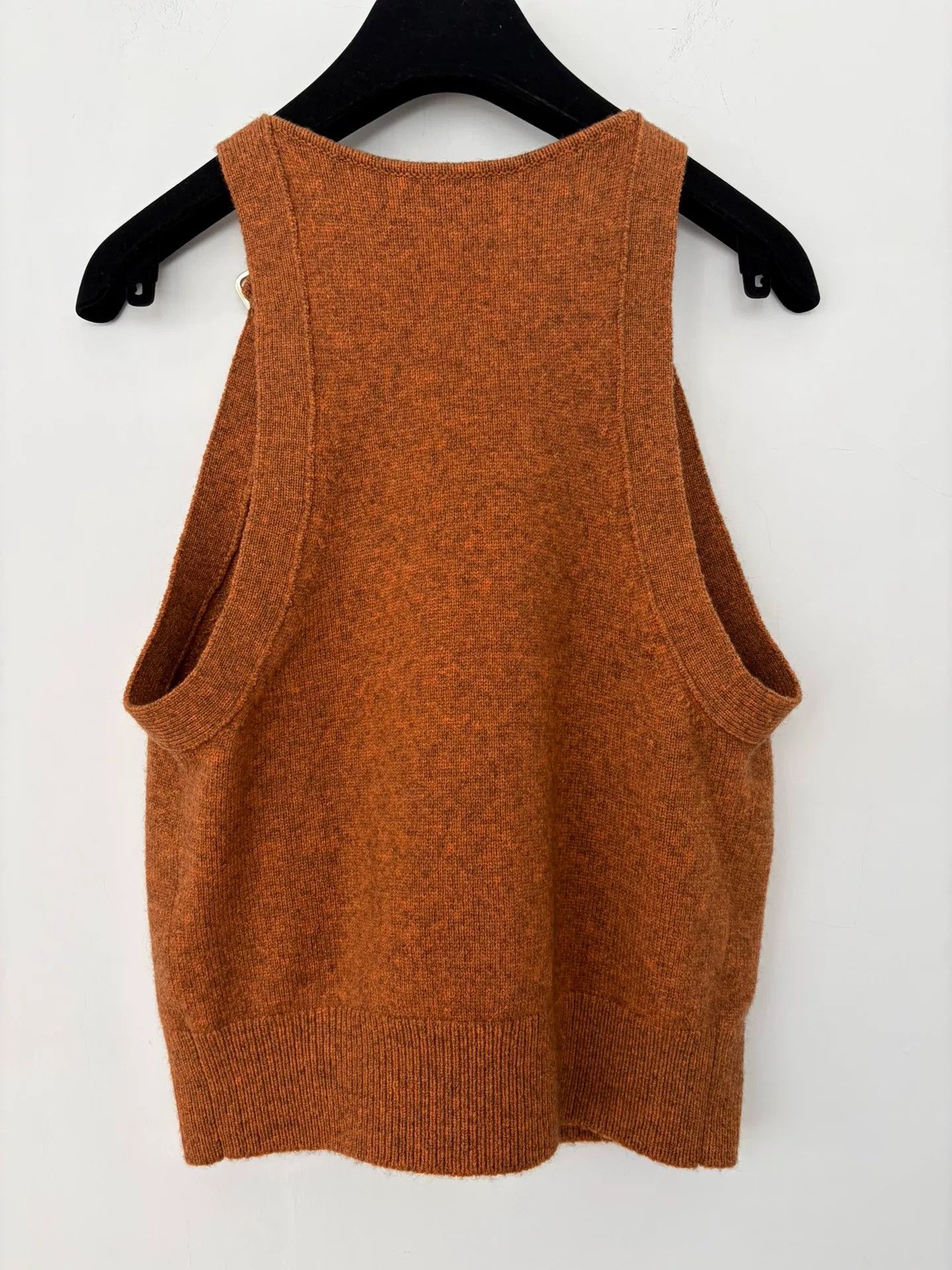 Chanel Chanel Red V-Neck Knit Vest Size 38 Size US M / EU 48-50 / 2 - 2 Thumbnail
