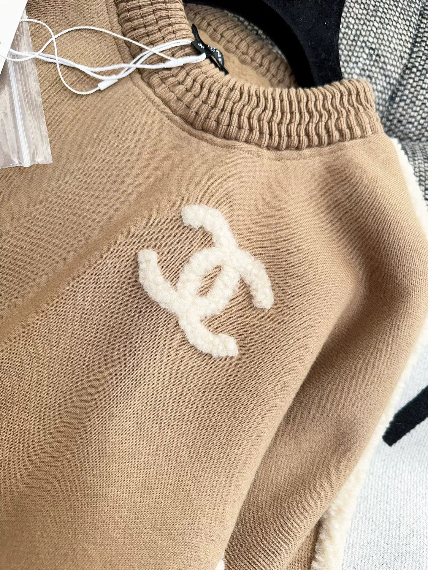 Chanel Chanel Brown Teddy Crewneck Logo Sweatshirt Size US M / EU 48-50 / 2 - 4 Thumbnail