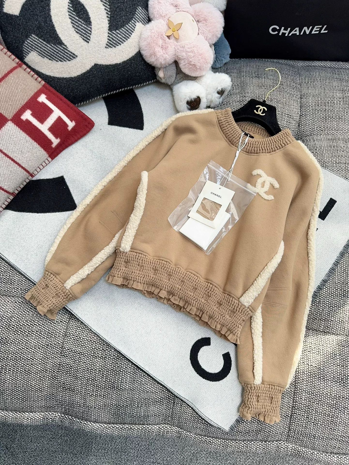 Chanel Chanel Brown Teddy Crewneck Logo Sweatshirt Size US M / EU 48-50 / 2 - 7 Thumbnail