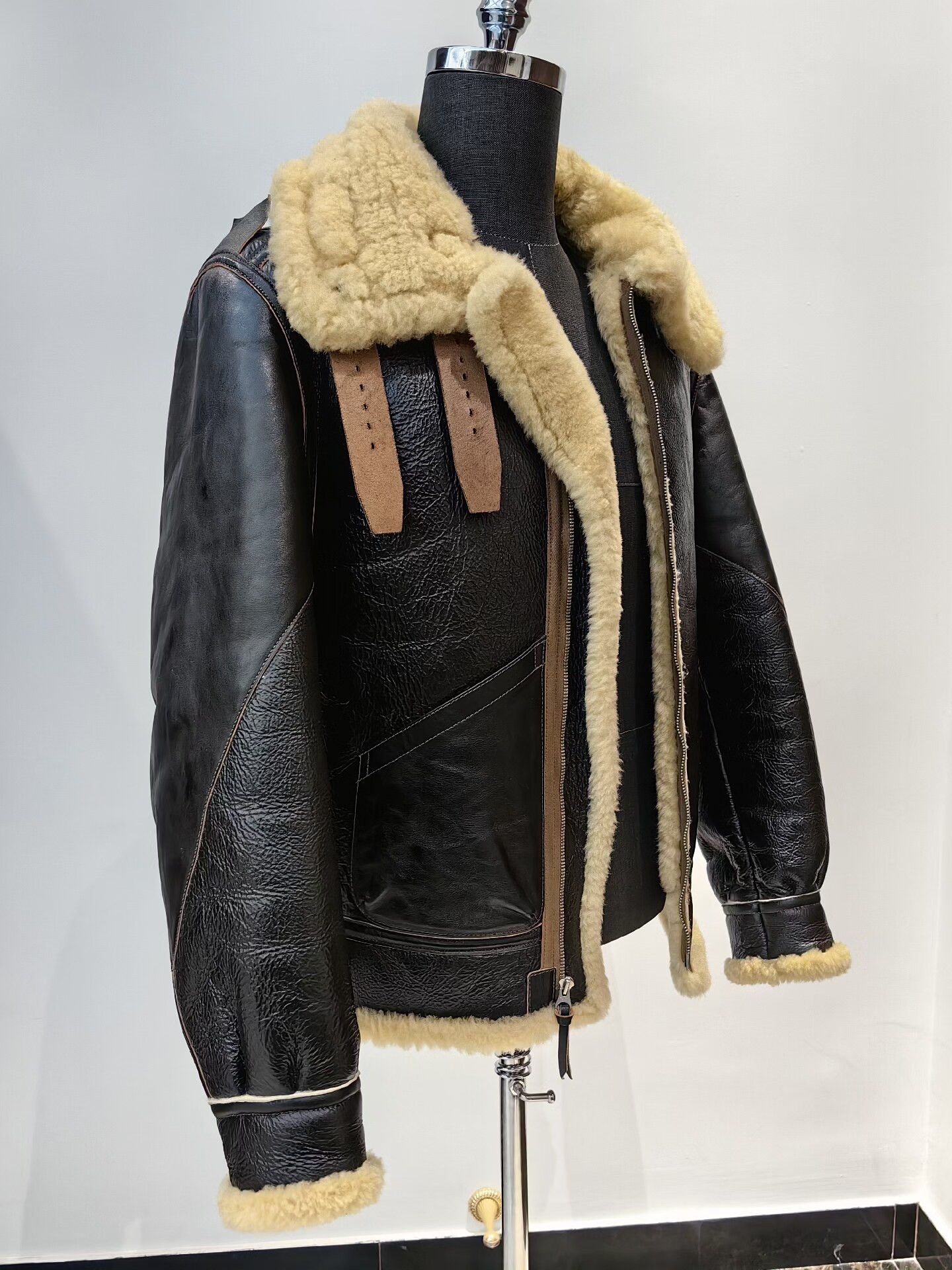 The Real McCoy's The REAL McCOY'S B3 Shearling Flight Jacket Size US L / EU 52-54 / 3 - 5 Thumbnail