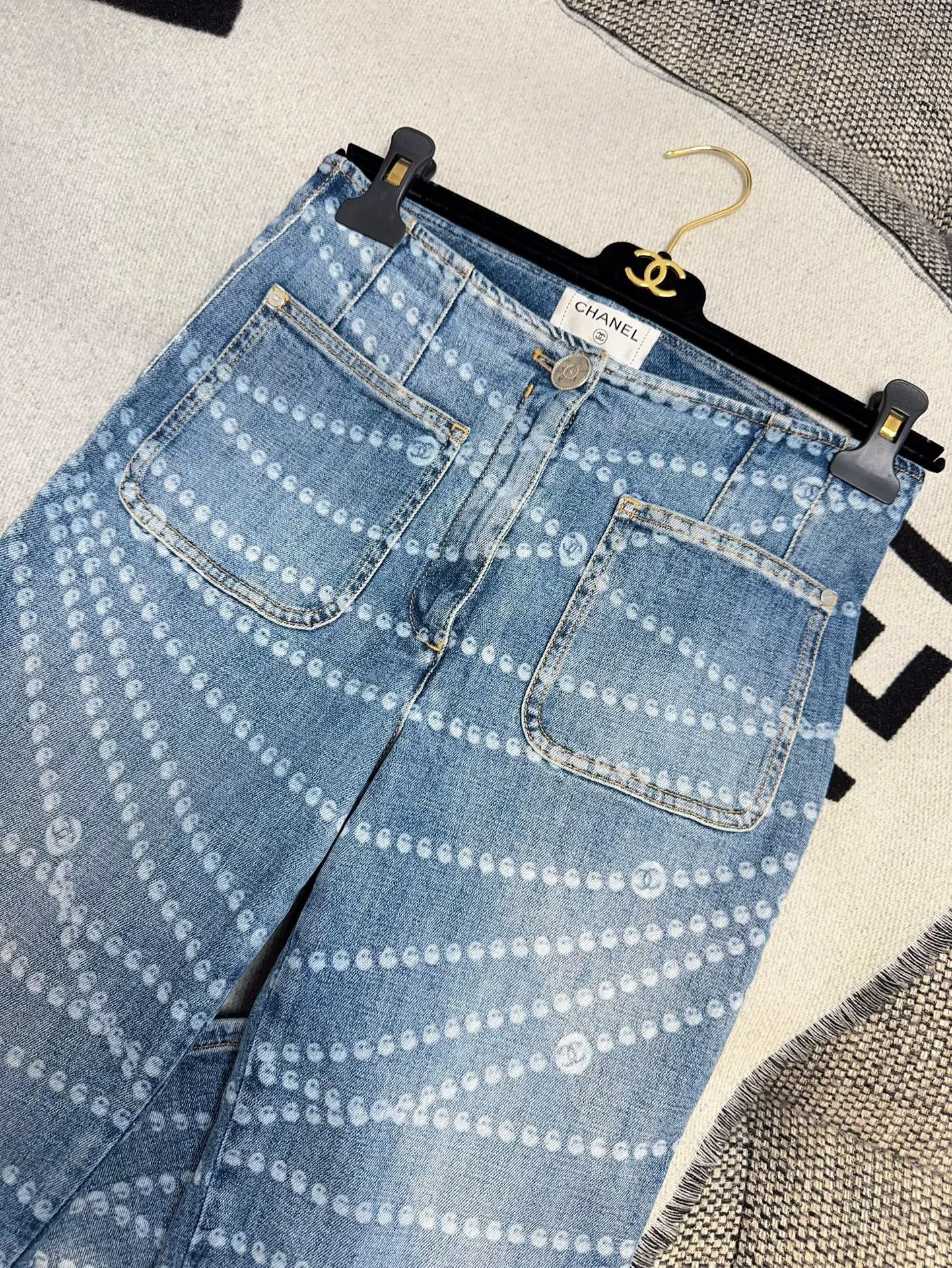 Chanel blue pearl print skinny jeans Size US 36 / EU 52 - 3 Thumbnail