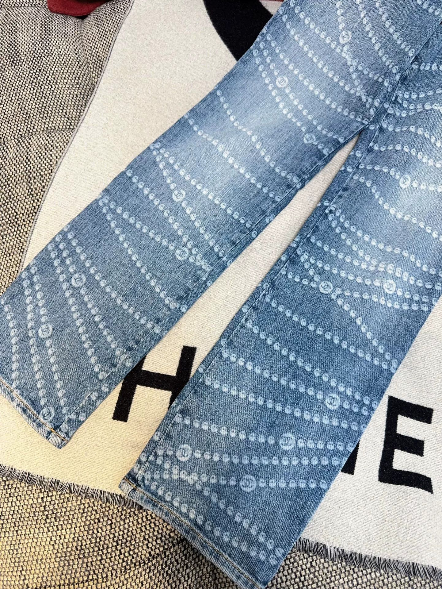 Chanel blue pearl print skinny jeans Size US 36 / EU 52 - 7 Thumbnail