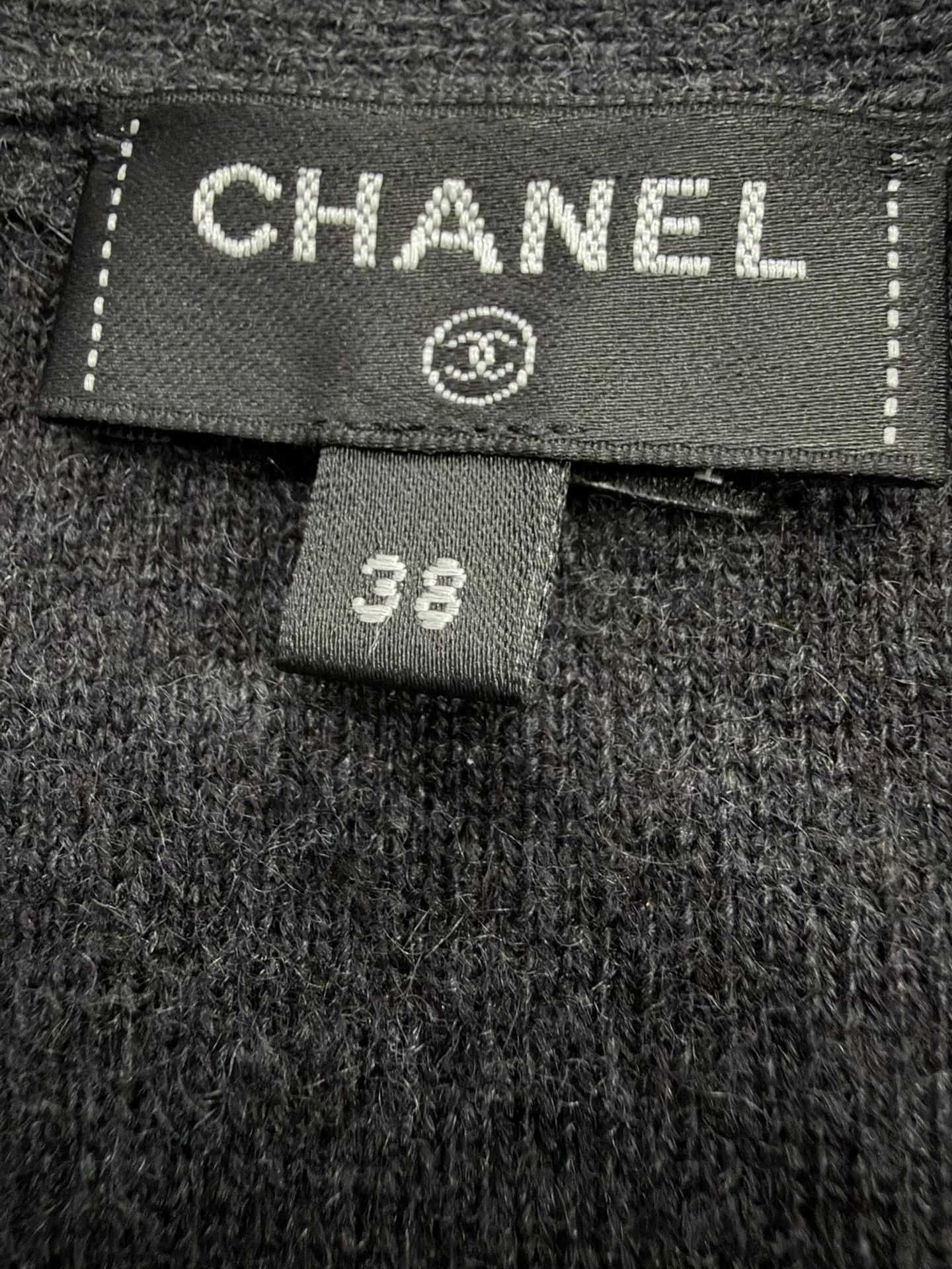 Chanel Chanel 22A Logo Silver Thread Cardigan Size 38 Size US M / EU 48-50 / 2 - 4 Thumbnail