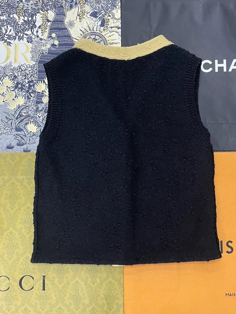 Chanel Chanel Black Gold Lion Buckle Knit Vest Size US M / EU 48-50 / 2 - 3 Thumbnail