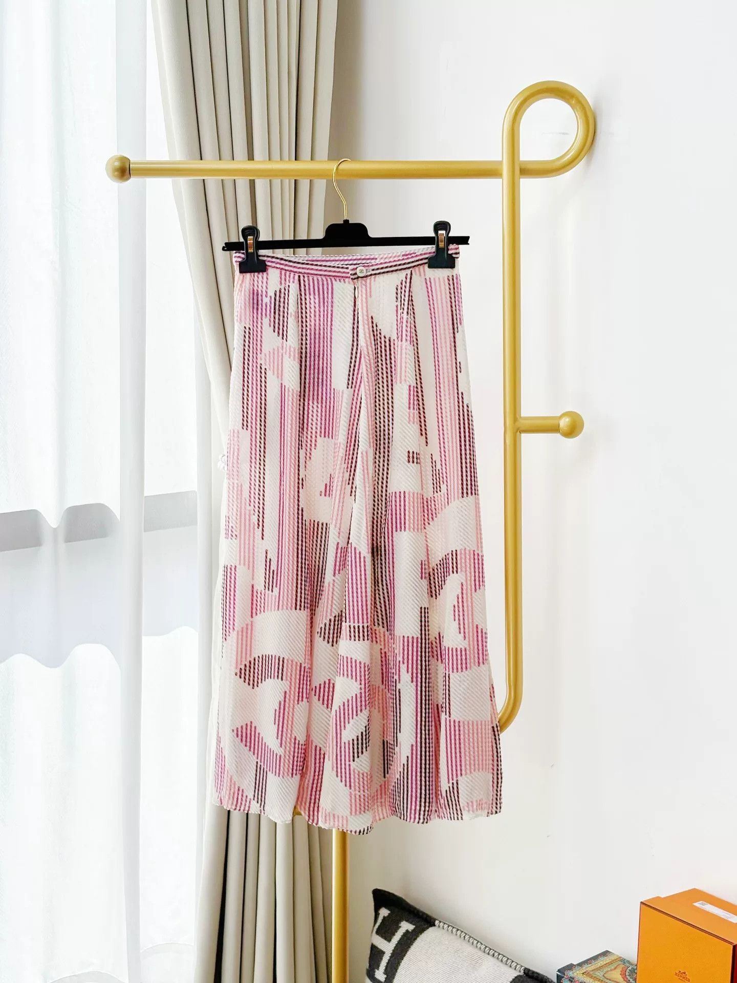 Chanel Chanel 23B CC Print Pink White Skirt Size US 34 / EU 50 - 3 Thumbnail