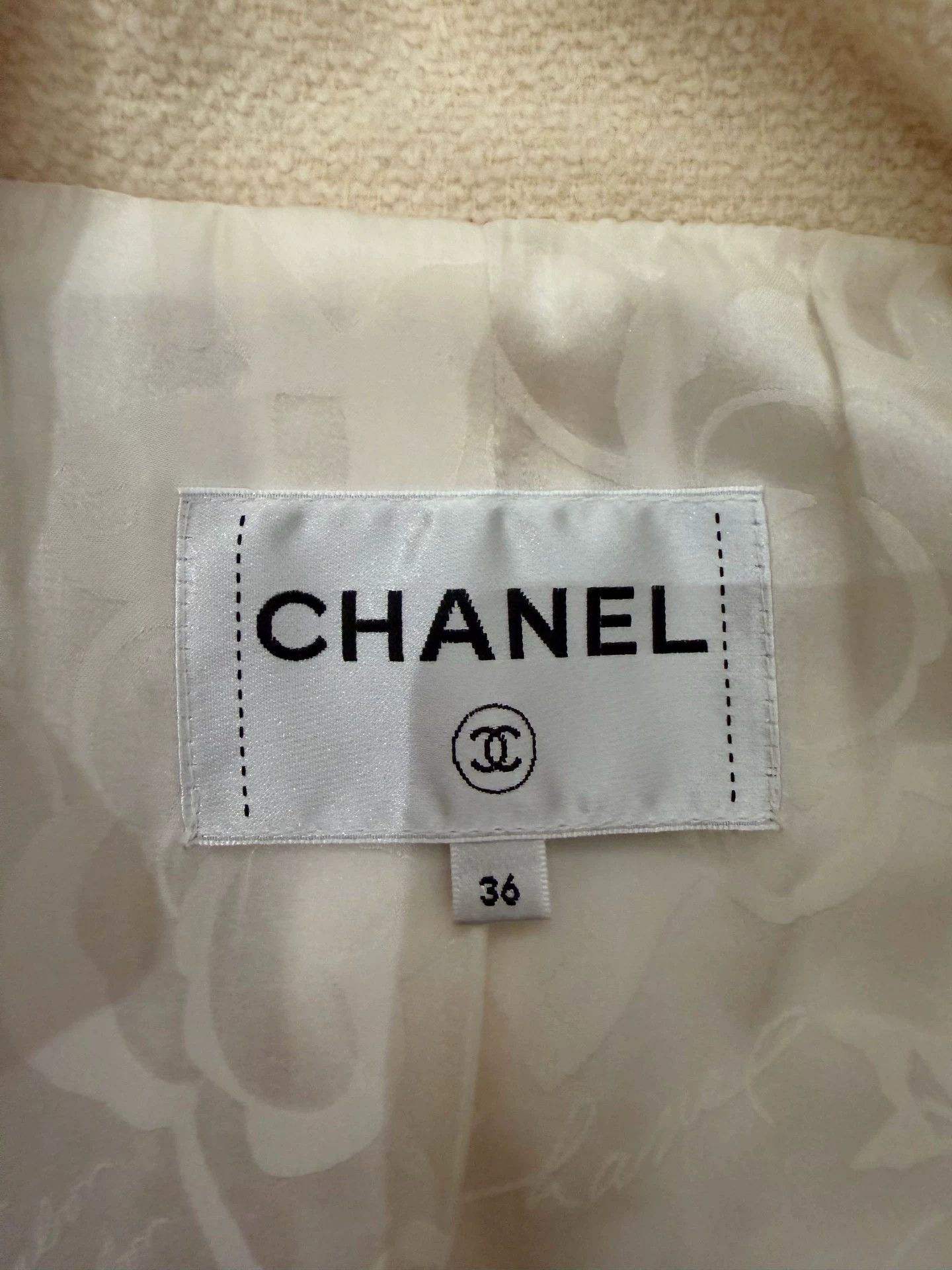 Chanel Chanel 18 Hamburg Knit Jacket Beige Red Blue Trim Size US XS / EU 42 / 0 - 3 Thumbnail