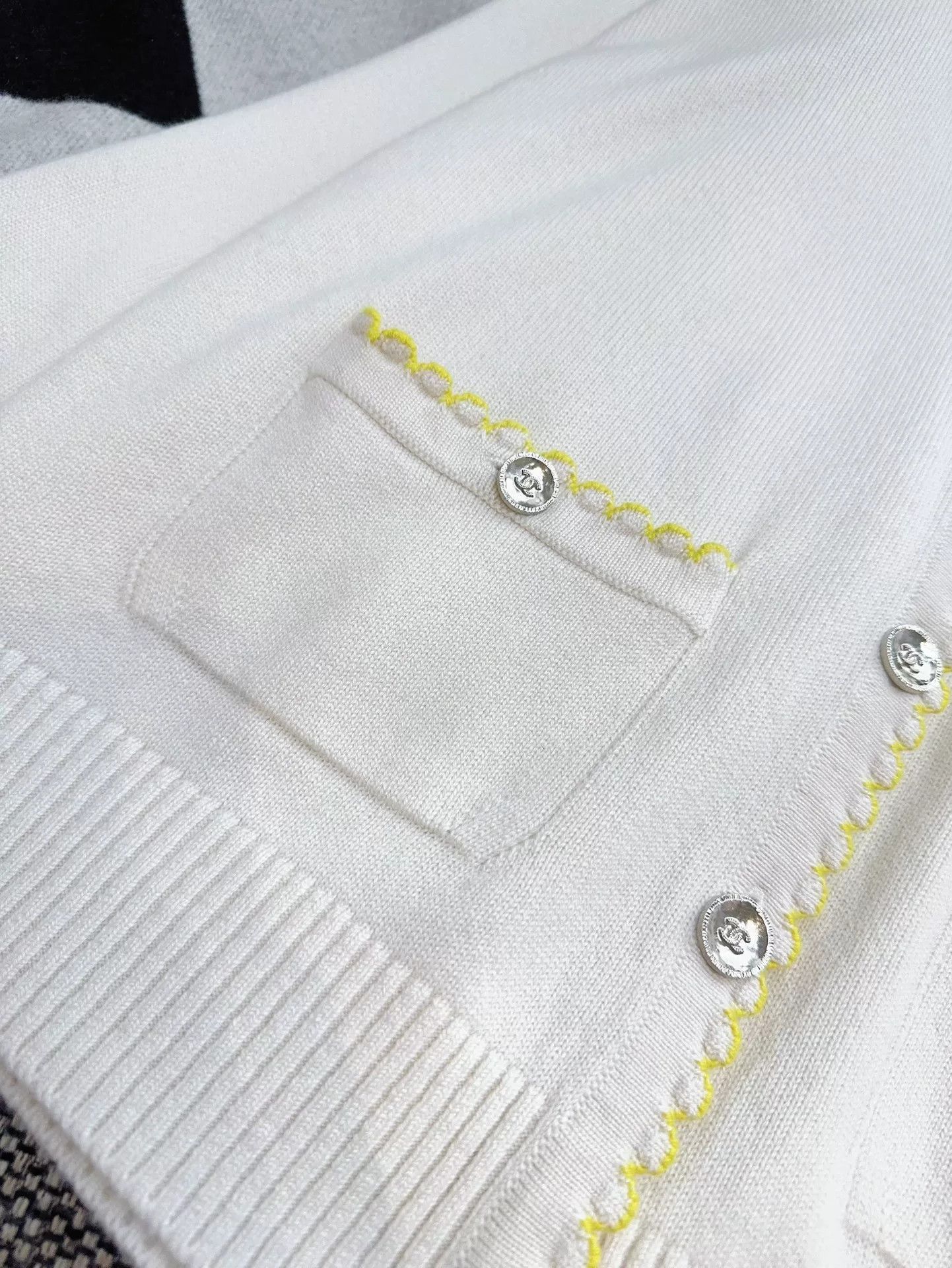 Chanel Chanel Yellow Wave Edged Cashmere Cardigan Size US M / EU 48-50 / 2 - 5 Thumbnail