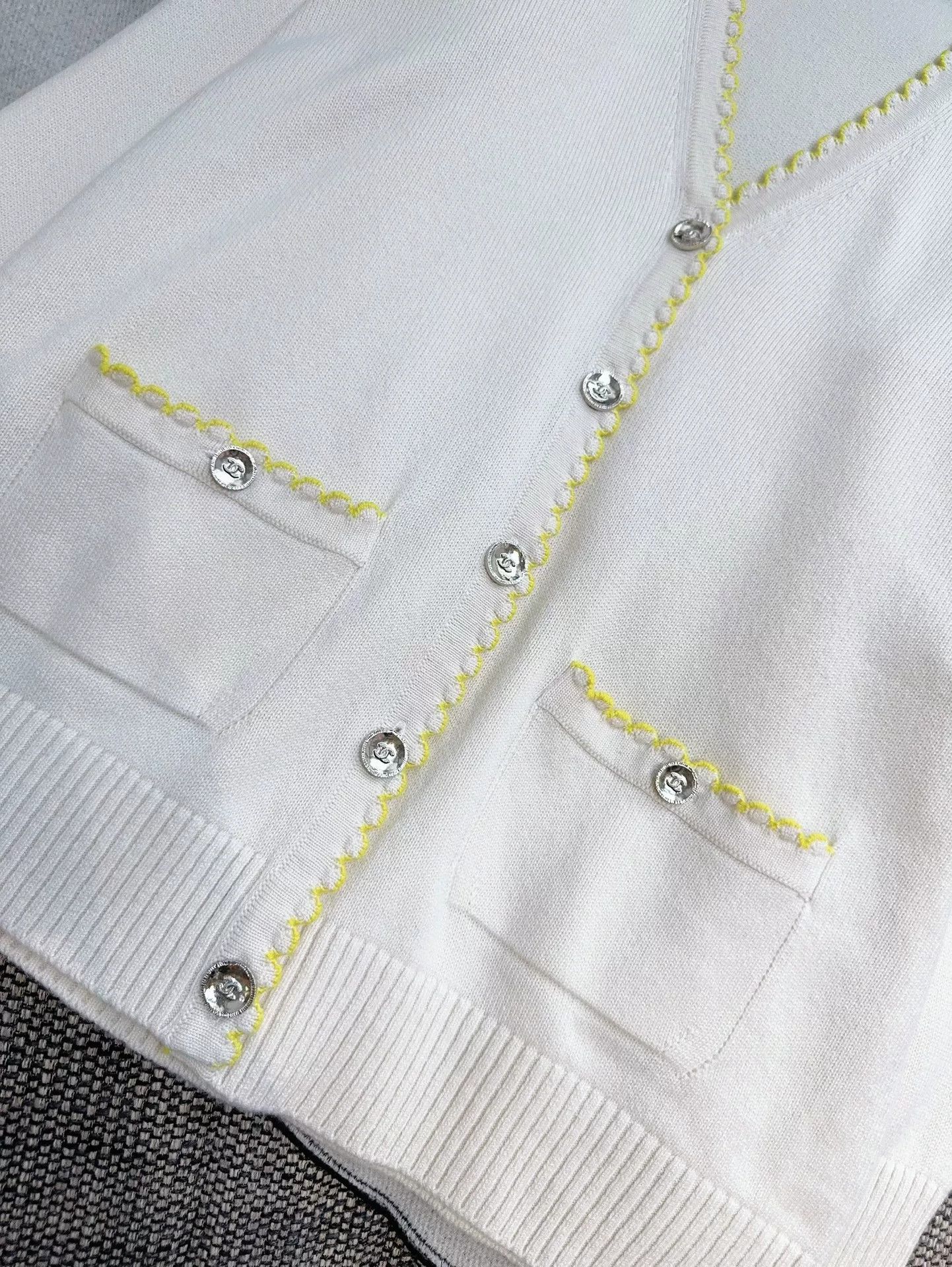 Chanel Chanel Yellow Wave Edged Cashmere Cardigan Size US M / EU 48-50 / 2 - 4 Thumbnail