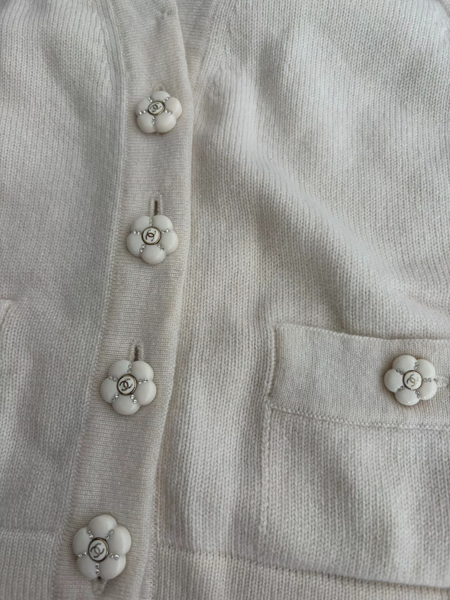 Chanel Chanel Camellia Button Knit Vest Size US XS / EU 42 / 0 - 4 Thumbnail