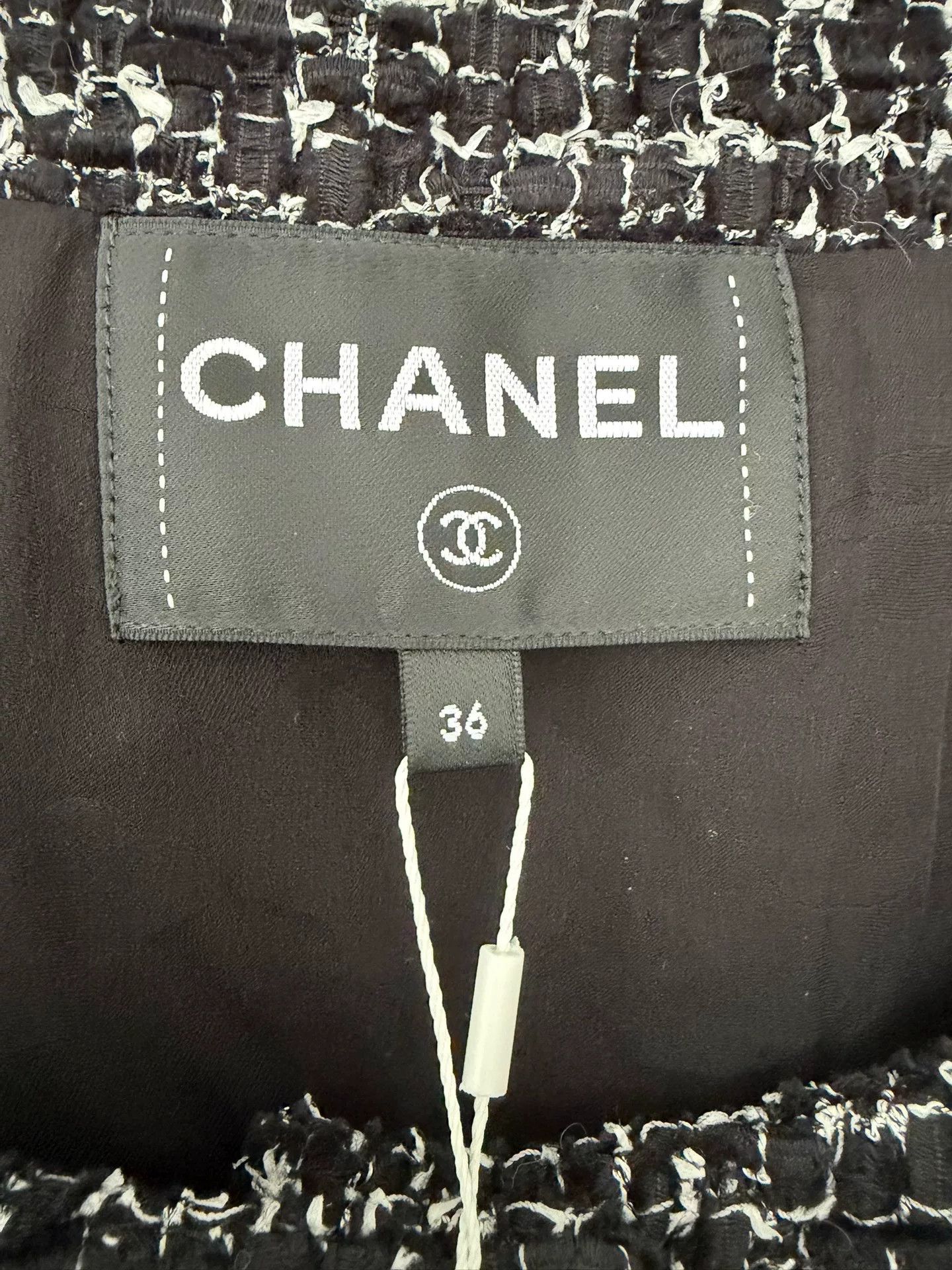 Chanel Chanel Black White Tweed Round Neck Jacket Size US XS / EU 42 / 0 - 3 Thumbnail