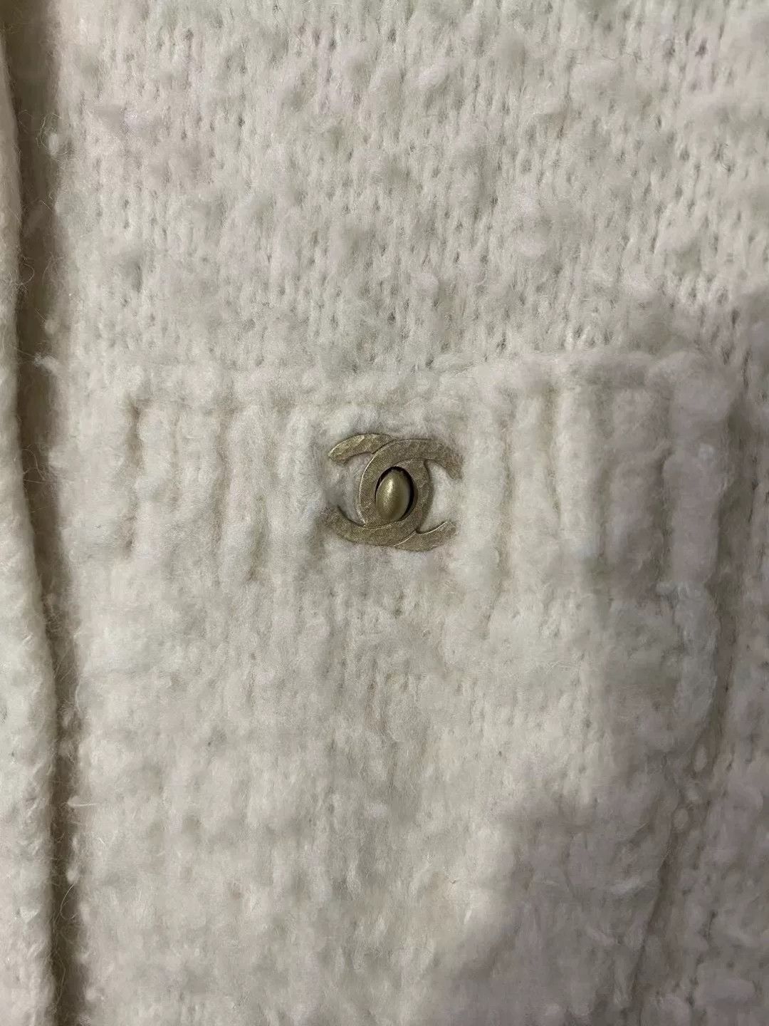 Chanel Chanel White Teddy Coat with Logo Buttons Size US XS / EU 42 / 0 - 6 Thumbnail
