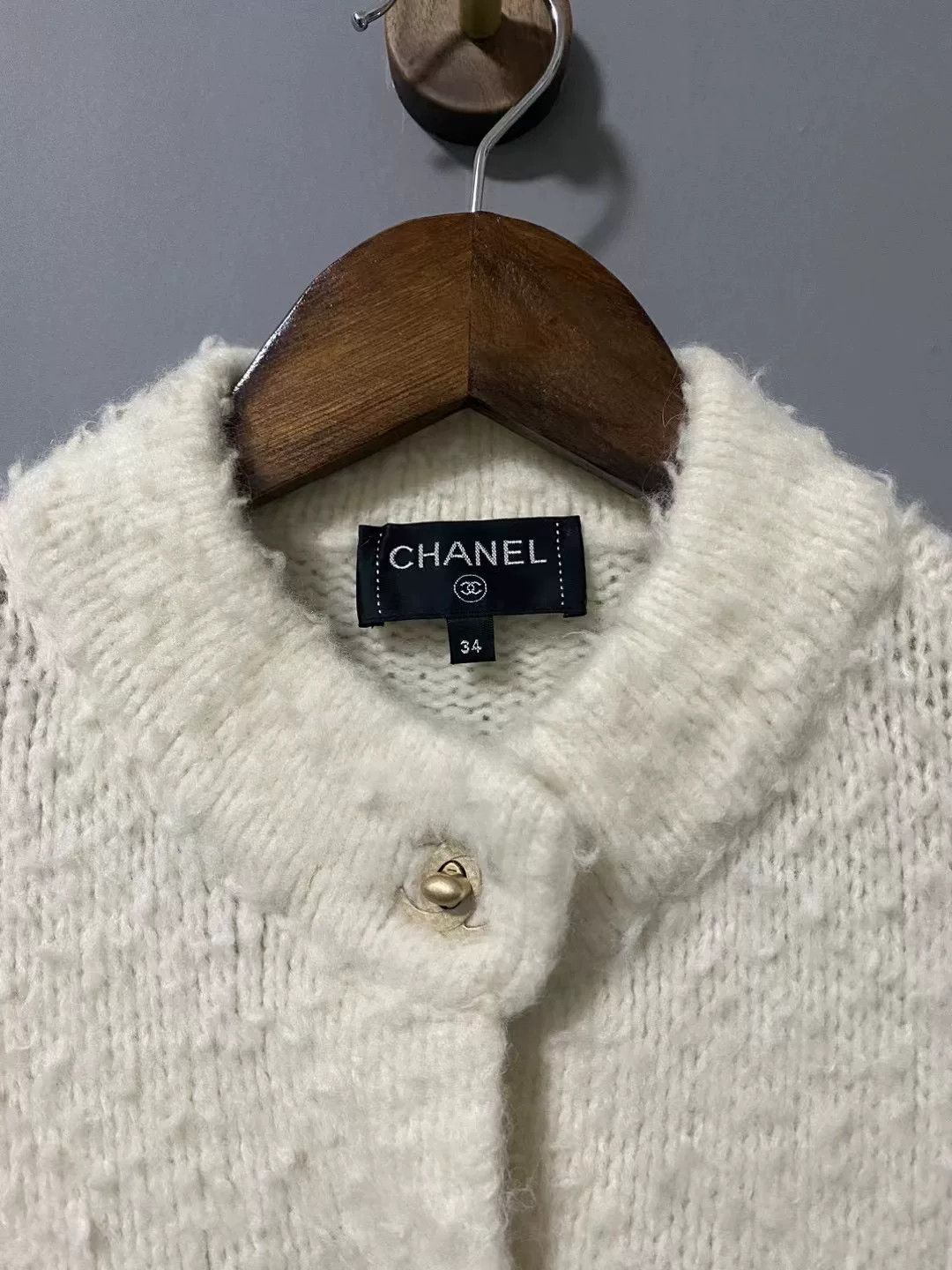 Chanel Chanel White Teddy Coat with Logo Buttons Size US XS / EU 42 / 0 - 5 Thumbnail