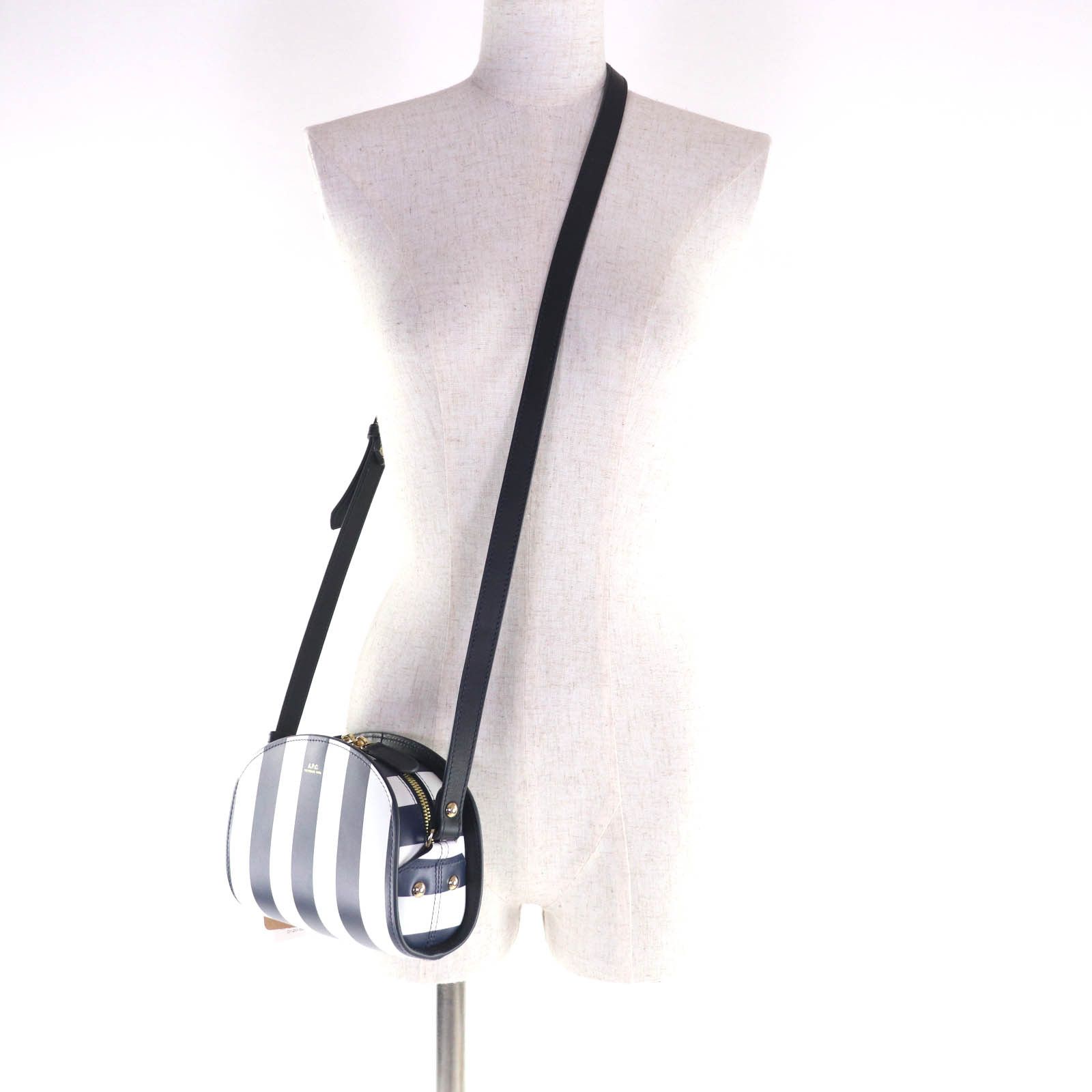 Other A.P.C A.P.C. sac demi-lune leather shoulder bag Leather Shoulder Bag PXBSZ-F61392 DUTY FREE for USA Size ONE SIZE - 6 Thumbnail