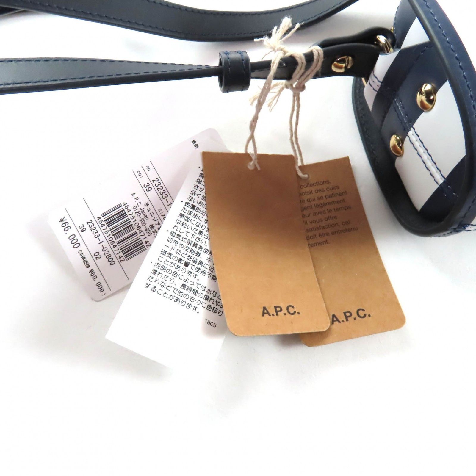 Other A.P.C A.P.C. sac demi-lune leather shoulder bag Leather Shoulder Bag PXBSZ-F61392 DUTY FREE for USA Size ONE SIZE - 13 Thumbnail