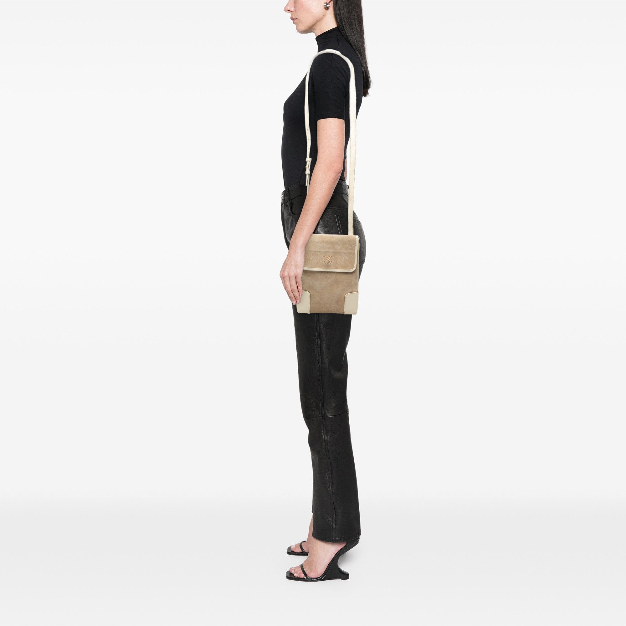 Loewe LOEWE Suede Anagram Crossbody Size ONE SIZE - 6 Thumbnail