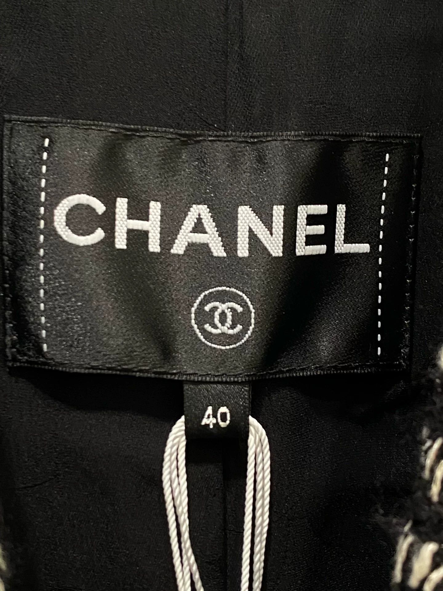 Chanel Chanel 2023 black and white plaid tweed jacket FR40 Size US M / EU 48-50 / 2 - 2 Thumbnail