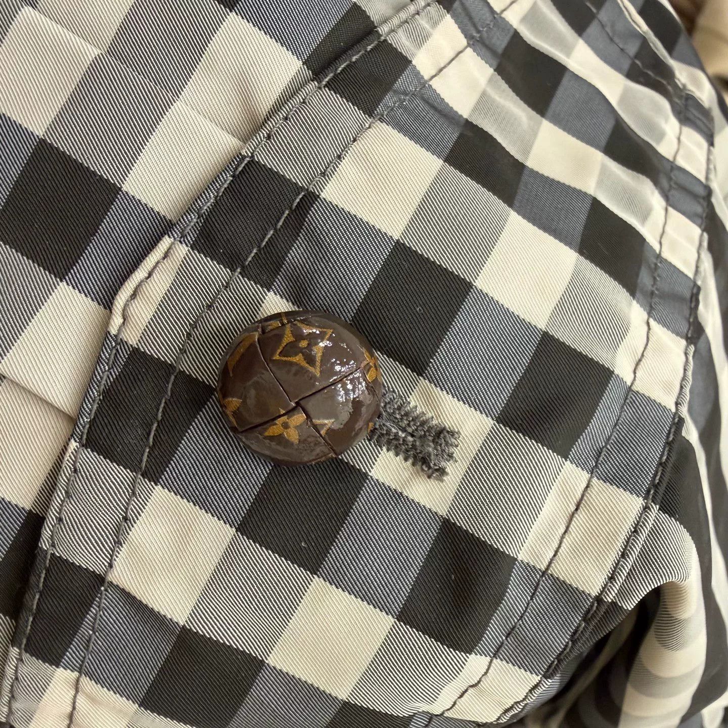 Louis Vuitton Louis Vuitton 25 Check Waistcoat Jacket 38 Size US M / EU 48-50 / 2 - 7 Thumbnail