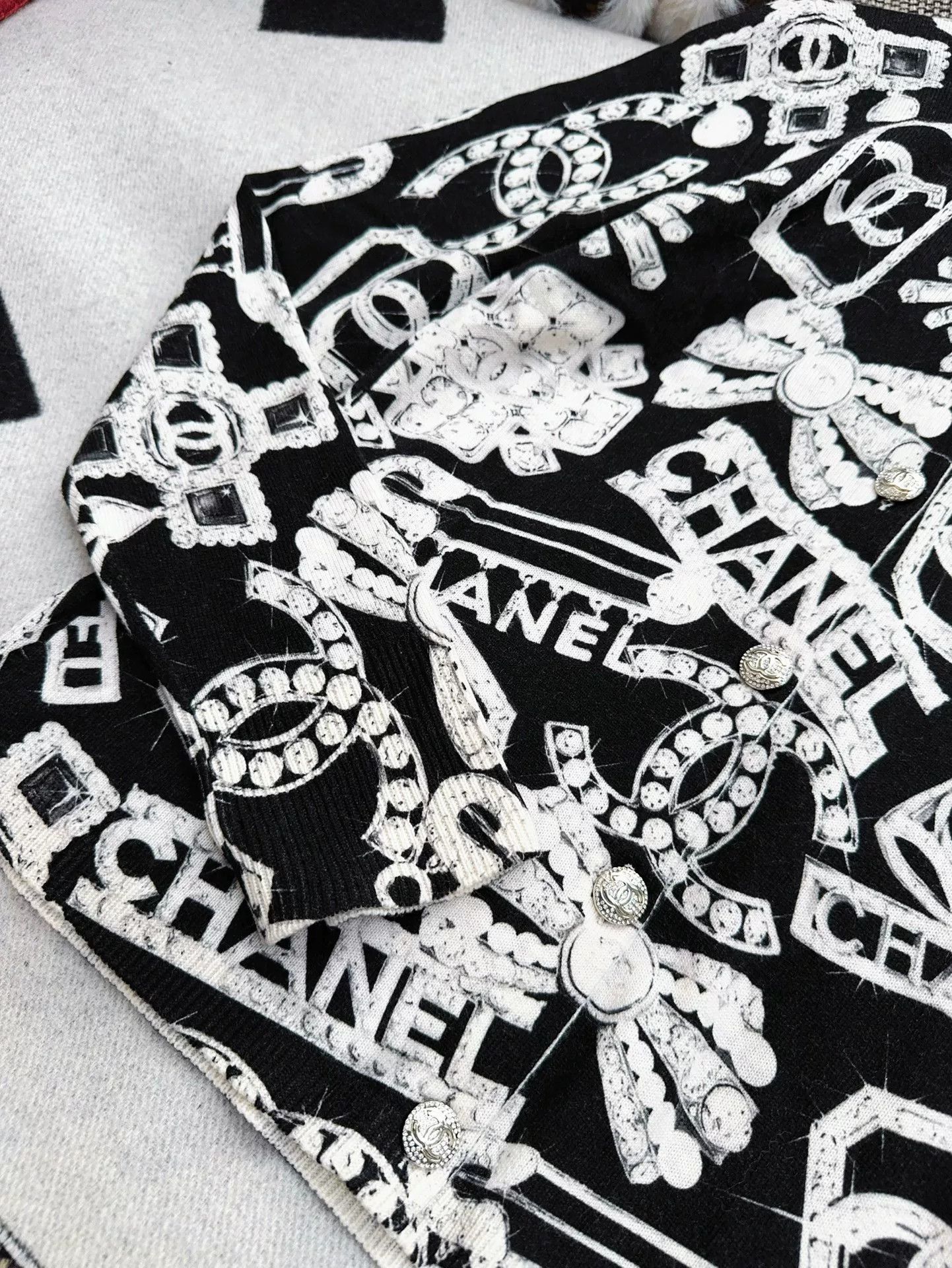 Chanel Chanel Coco Neige Black White Knit Cardigan Size US S / EU 44-46 / 1 - 3 Thumbnail