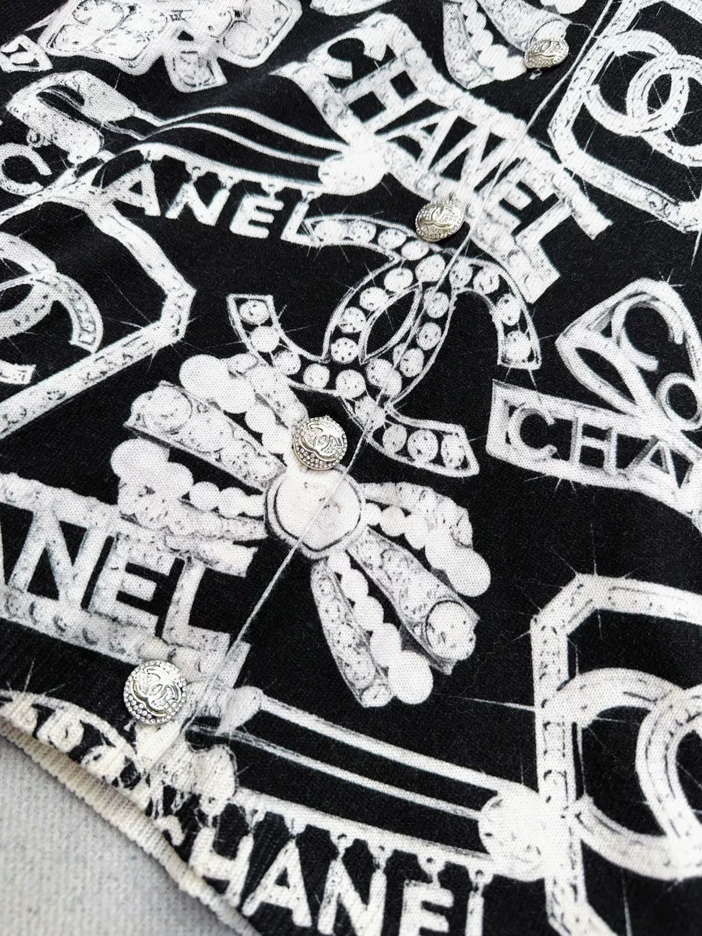Chanel Chanel Coco Neige Black White Knit Cardigan Size US S / EU 44-46 / 1 - 7 Thumbnail