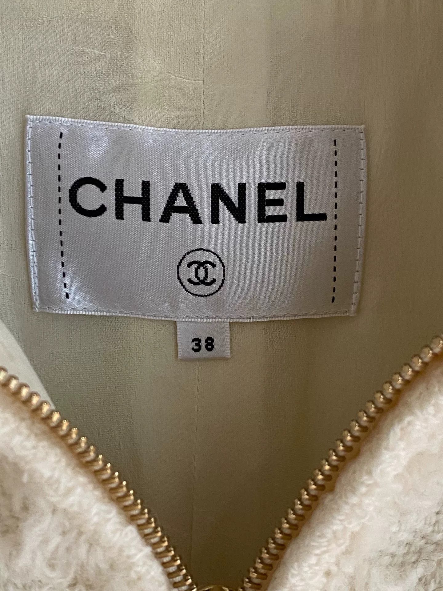 Chanel Chanel 2023 White Collar Jacket Size US L / EU 52-54 / 3 - 2 Thumbnail