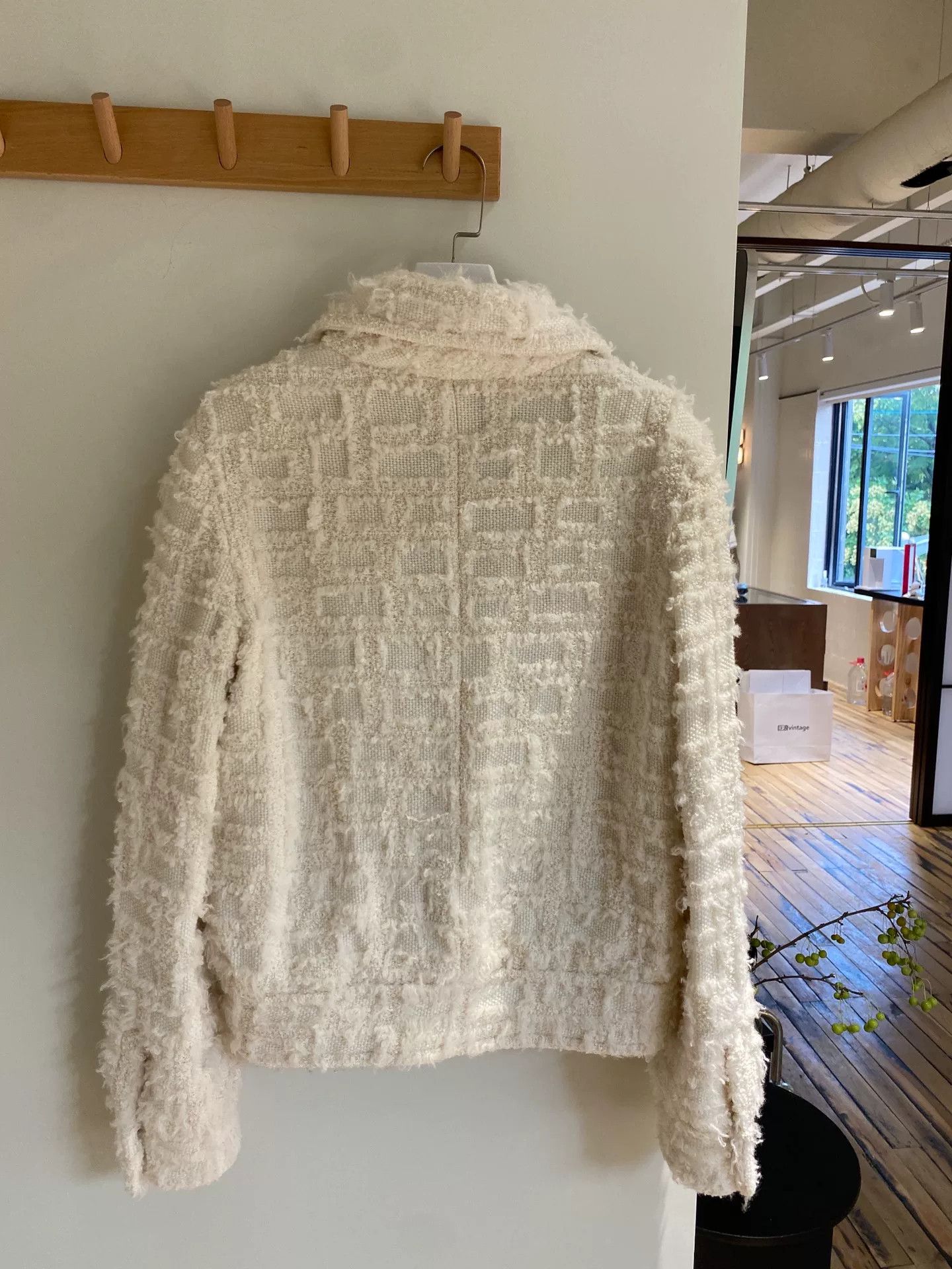 Chanel Chanel 2023 White Collar Jacket Size US L / EU 52-54 / 3 - 3 Thumbnail