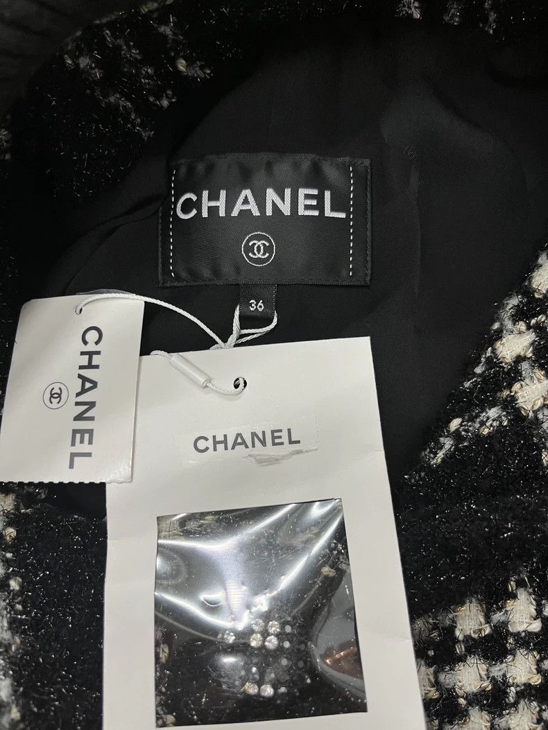 Chanel Chanel 22K Black and White Plaid Diamond Buckle Baseball Jacket Coat Size M / US 6-8 / IT 42-44 - 4 Thumbnail
