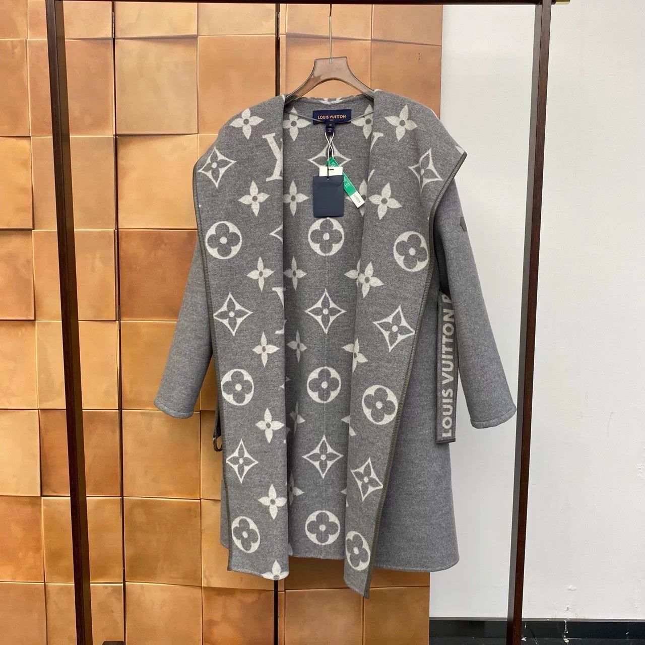 Louis Vuitton Louis Vuitton Monogram Robe Coat Size US M / EU 48-50 / 2 - 3 Thumbnail