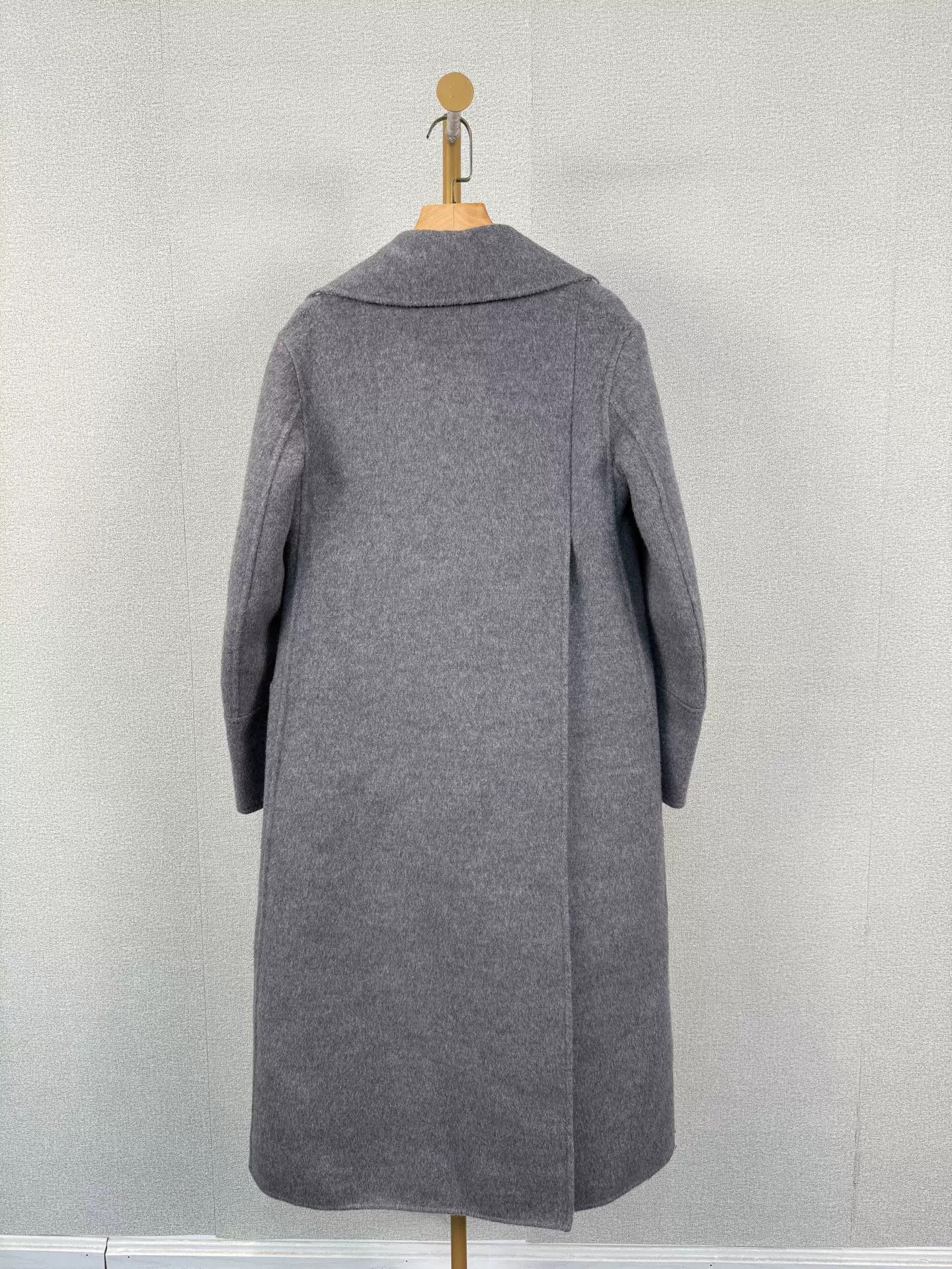 Dior gray long coat with lapel collar Size US S / EU 44-46 / 1 - 2 Thumbnail
