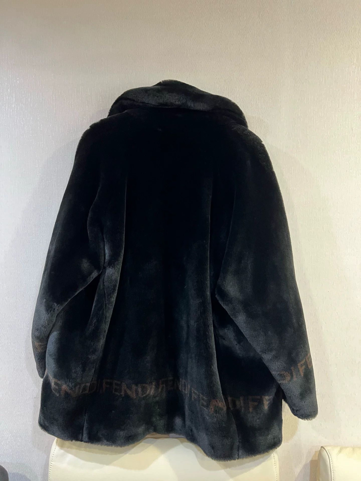 Fendi Fendi Black Fur Coat Vintage Size US M / EU 48-50 / 2 - 2 Thumbnail