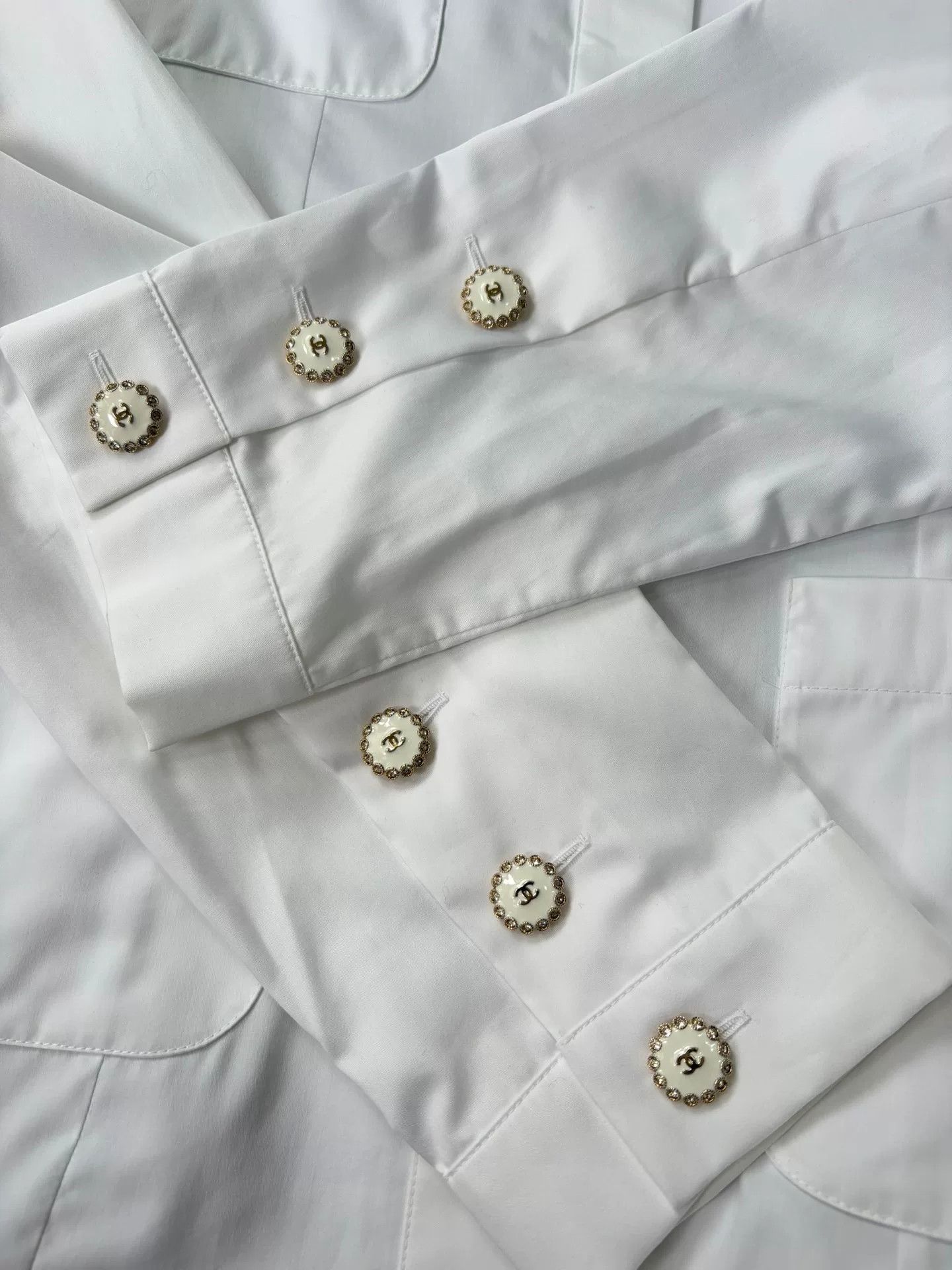 Chanel Chanel White Four-Pocket Shirt Size 36 Size US S / EU 44-46 / 1 - 4 Thumbnail