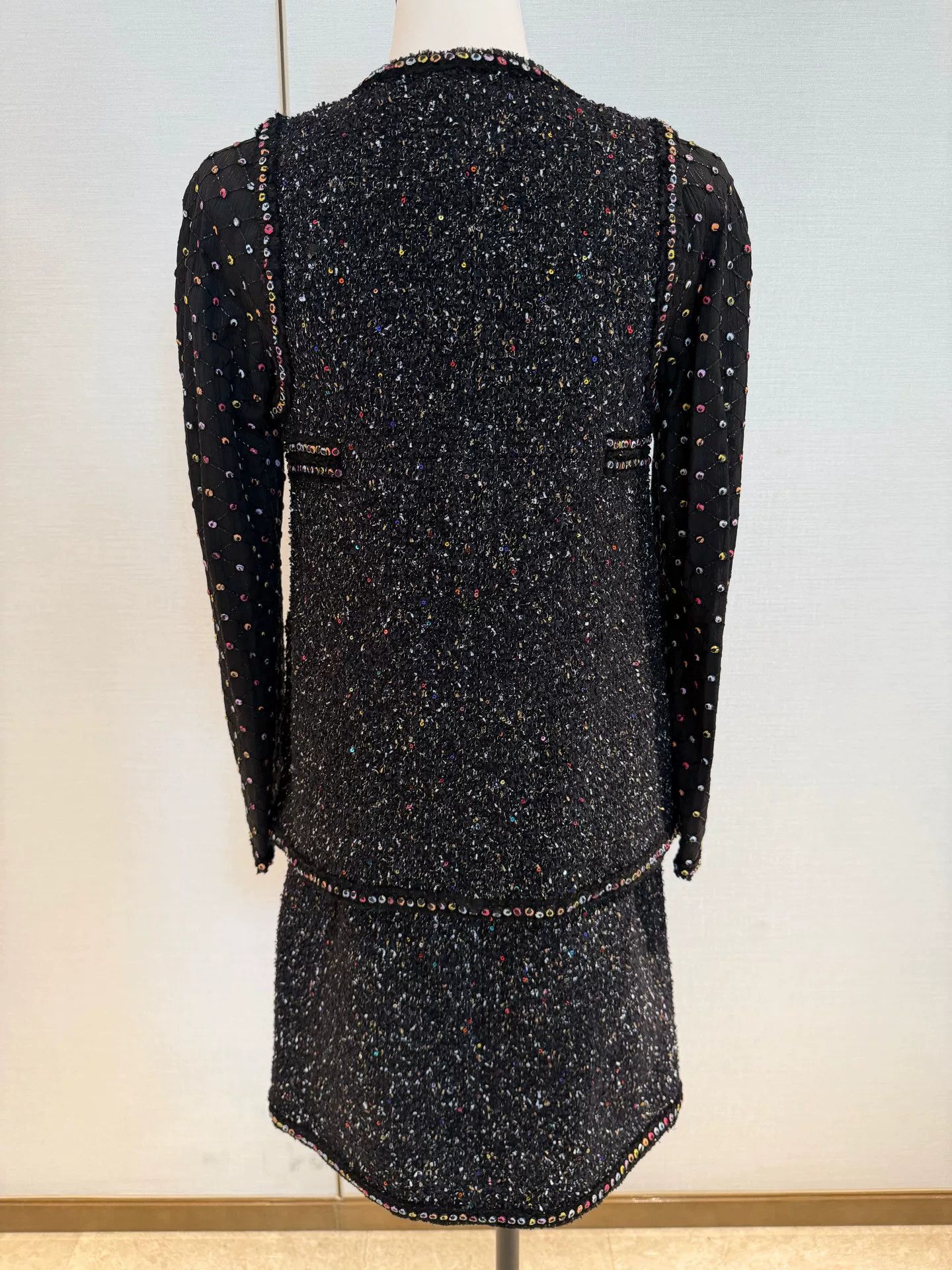 Chanel Chanel Tweed Beaded Jacket Size US S / EU 44-46 / 1 - 2 Thumbnail